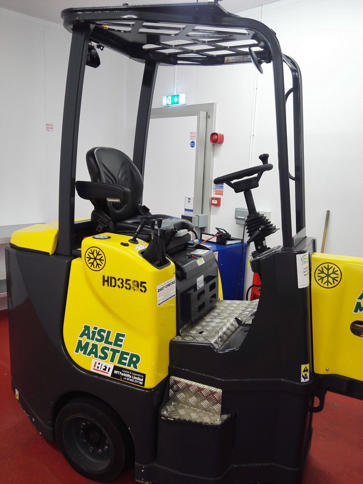 Aisle Master 15NE Electrical Forklift Truck Serial - Image 2 of 21