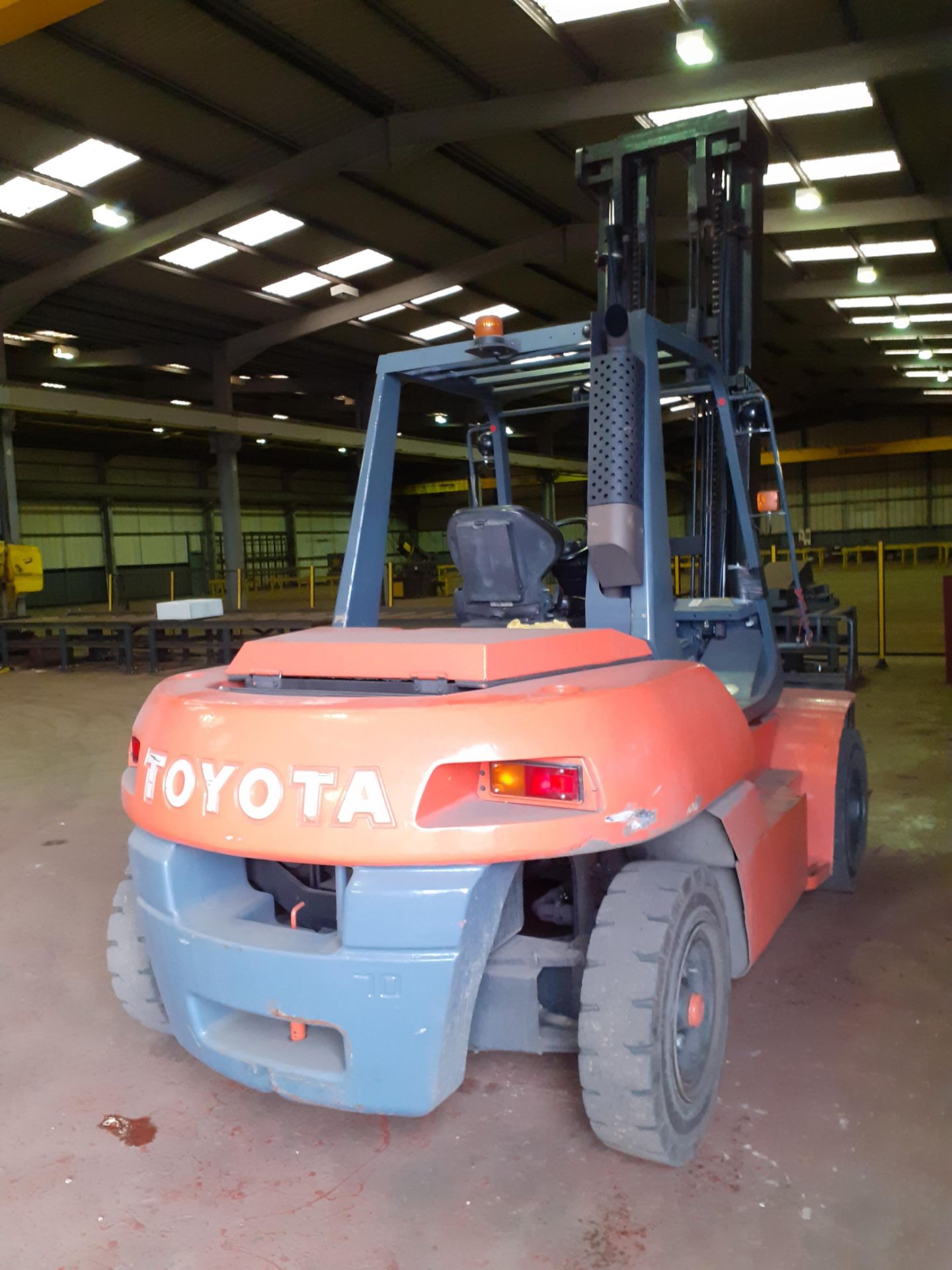 Toyota 50-5FD70D 7000kg Forklift Truck, max height 4.8m Serial Number 50SFD7OE3025 (2012) fitted - Image 2 of 5