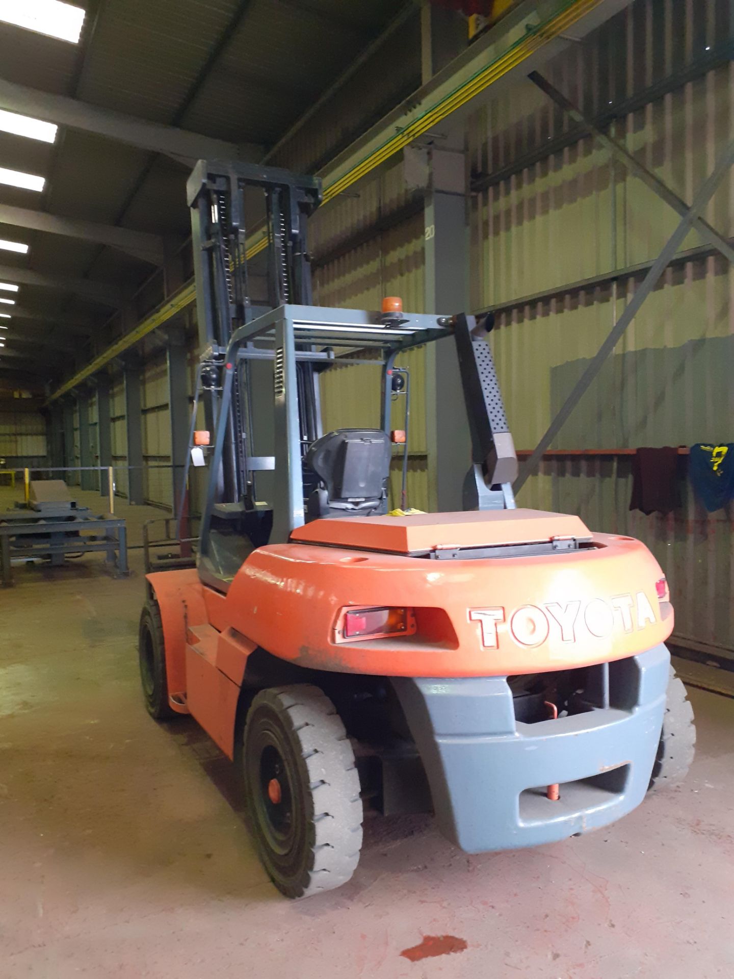 Toyota 50-5FD70D 7000kg Forklift Truck, max height 4.8m Serial Number 50SFD7OE3025 (2012) fitted - Image 3 of 5