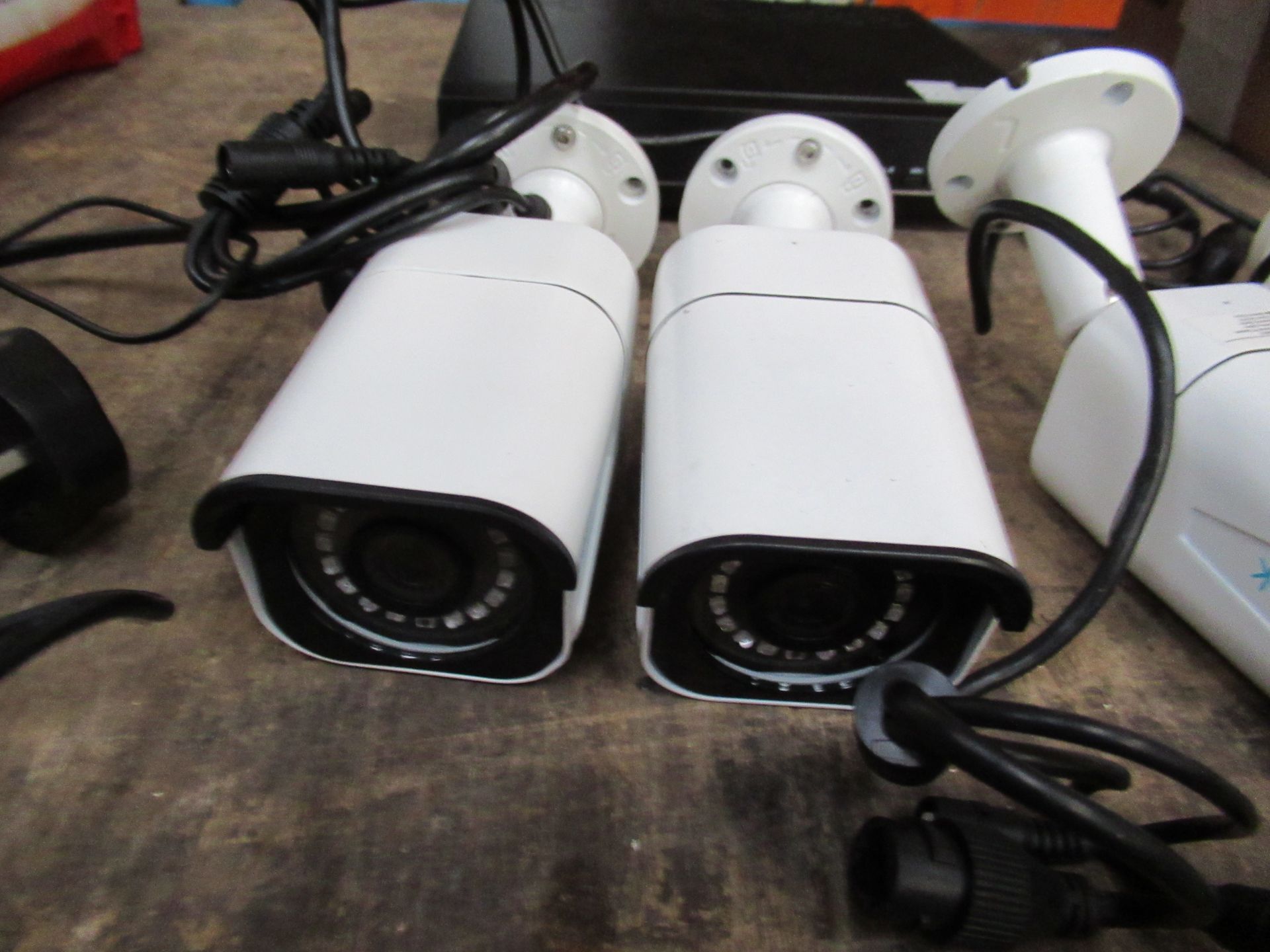 Redlink CCTV Recorder with 6 x cameras (condition unknown) - Image 3 of 7