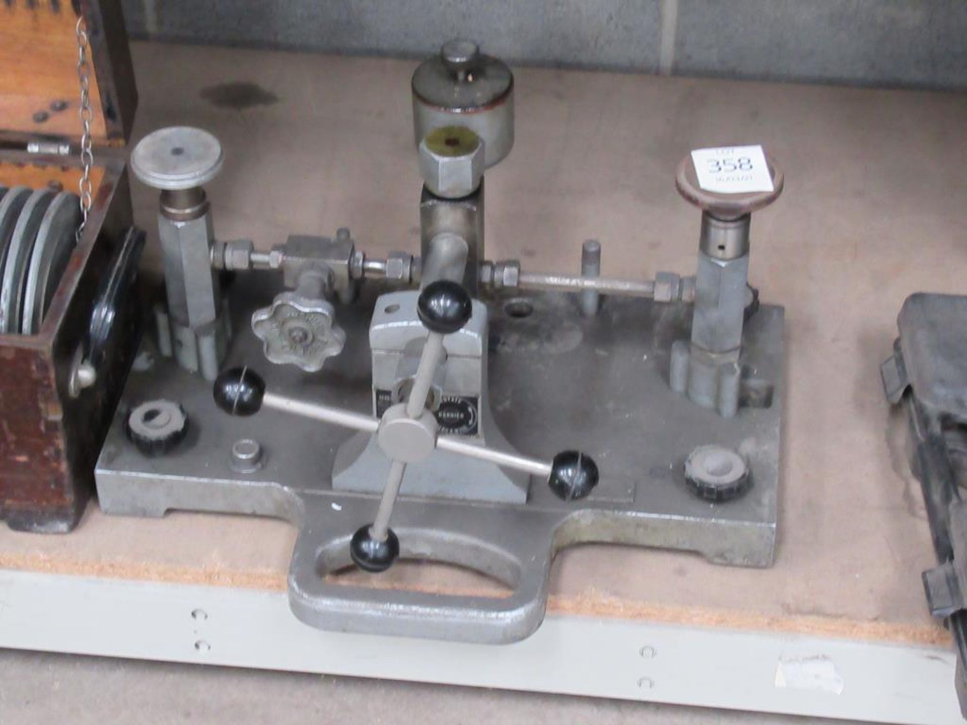 Smiths Industries Industrial Dead Weight Tester with Case of Complete Weights - Image 2 of 4