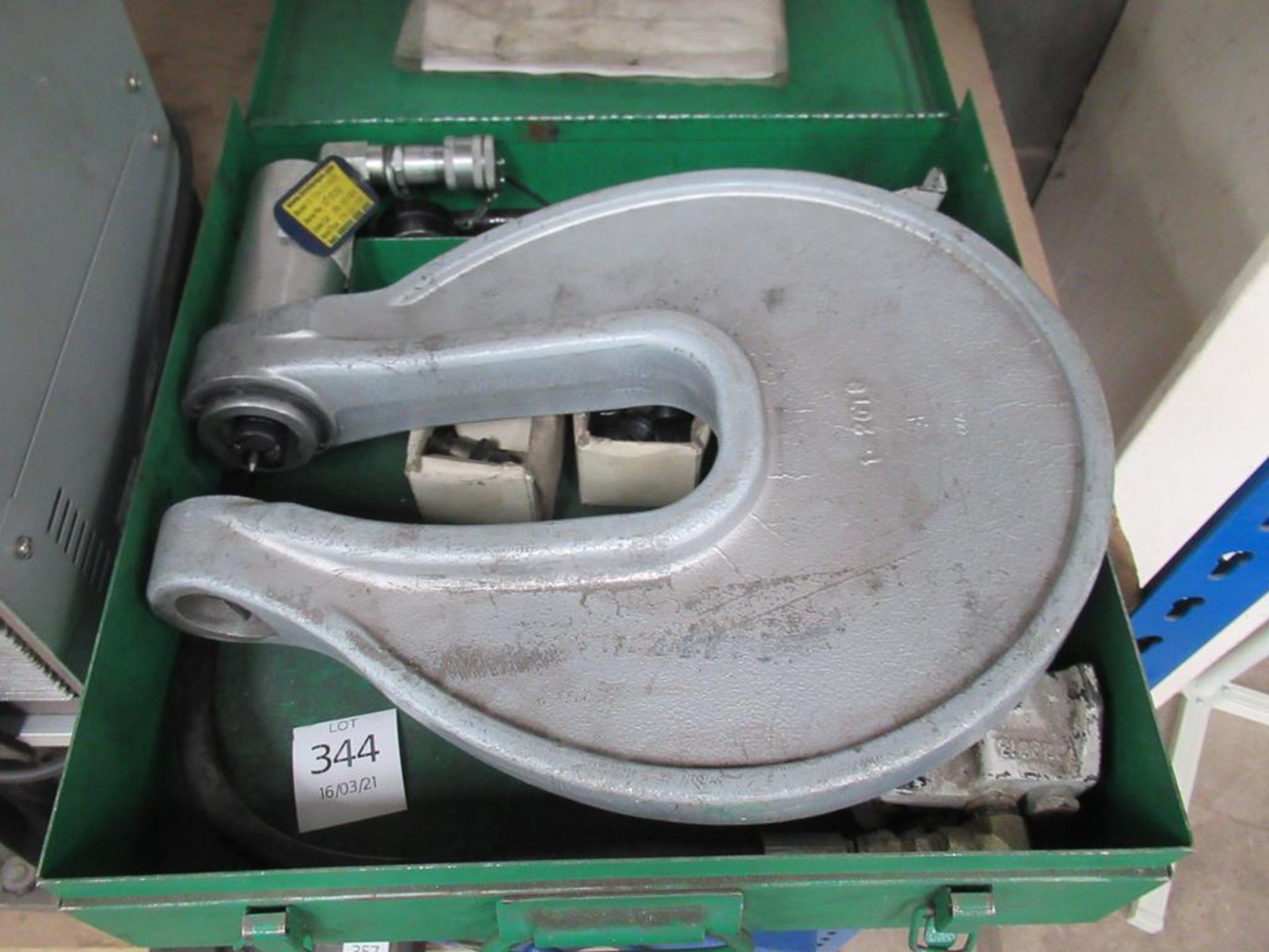 Greenlee 1731 Hydraulic Punch Driver in Steel Box