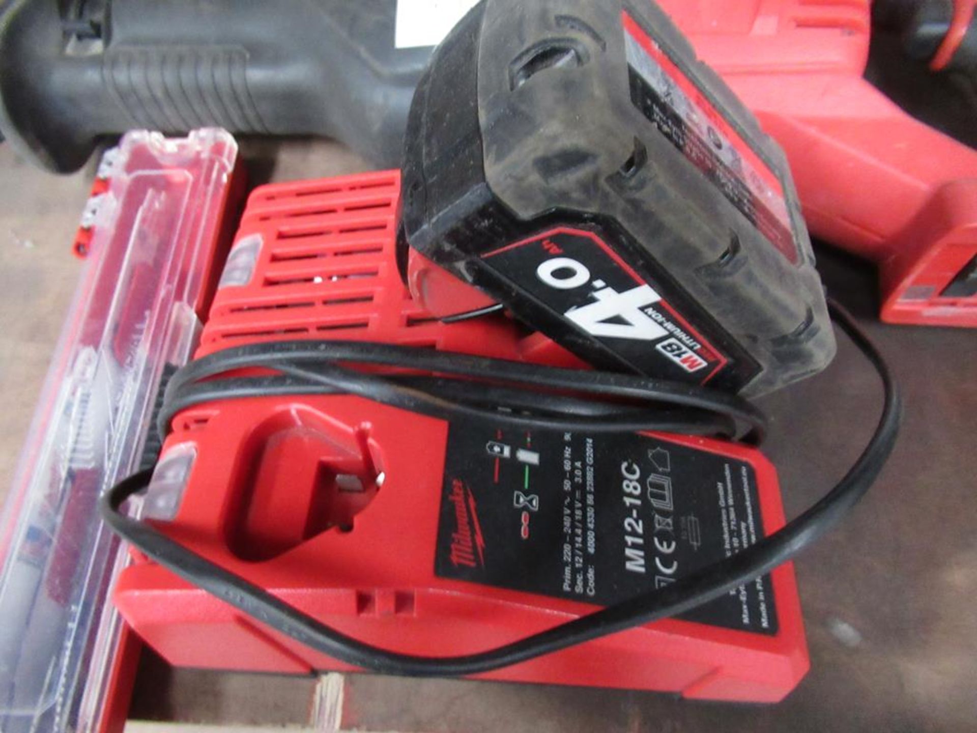Milwaukee M18BSX cordless handsaw with battery and charger - Image 3 of 4