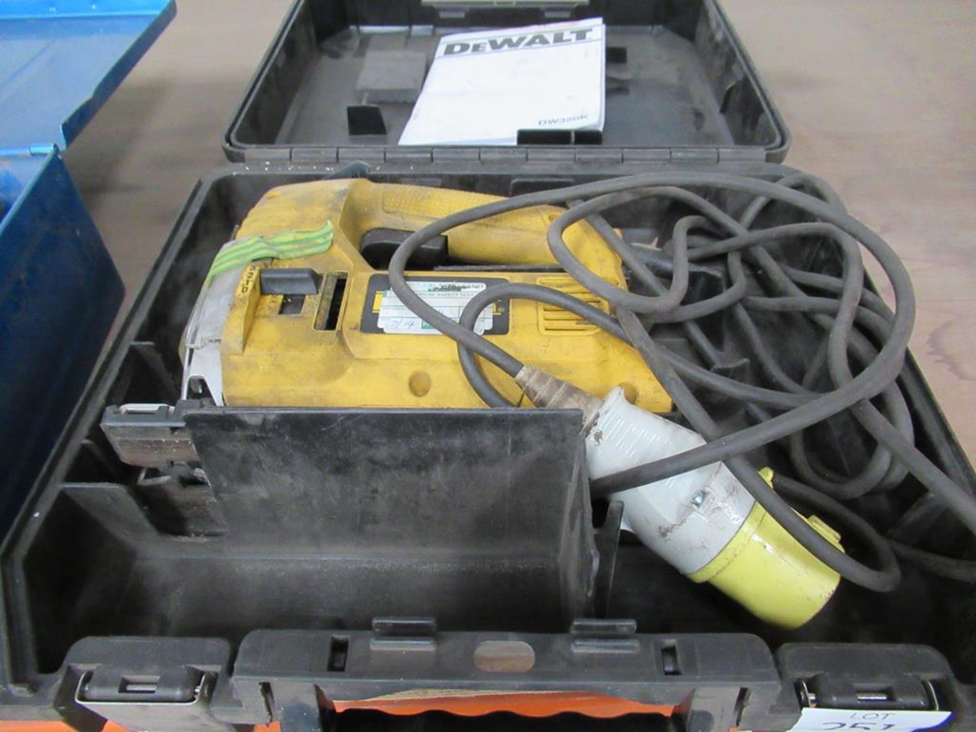 DeWalt DW320KL jigsaw in case (110V)