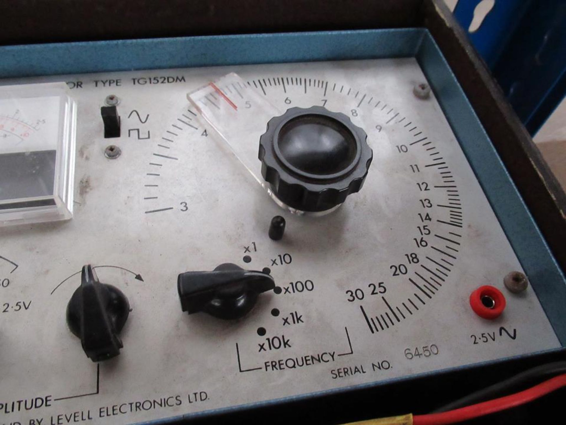 Levell R.C Oscillator Type TG152DM in case - Image 2 of 2