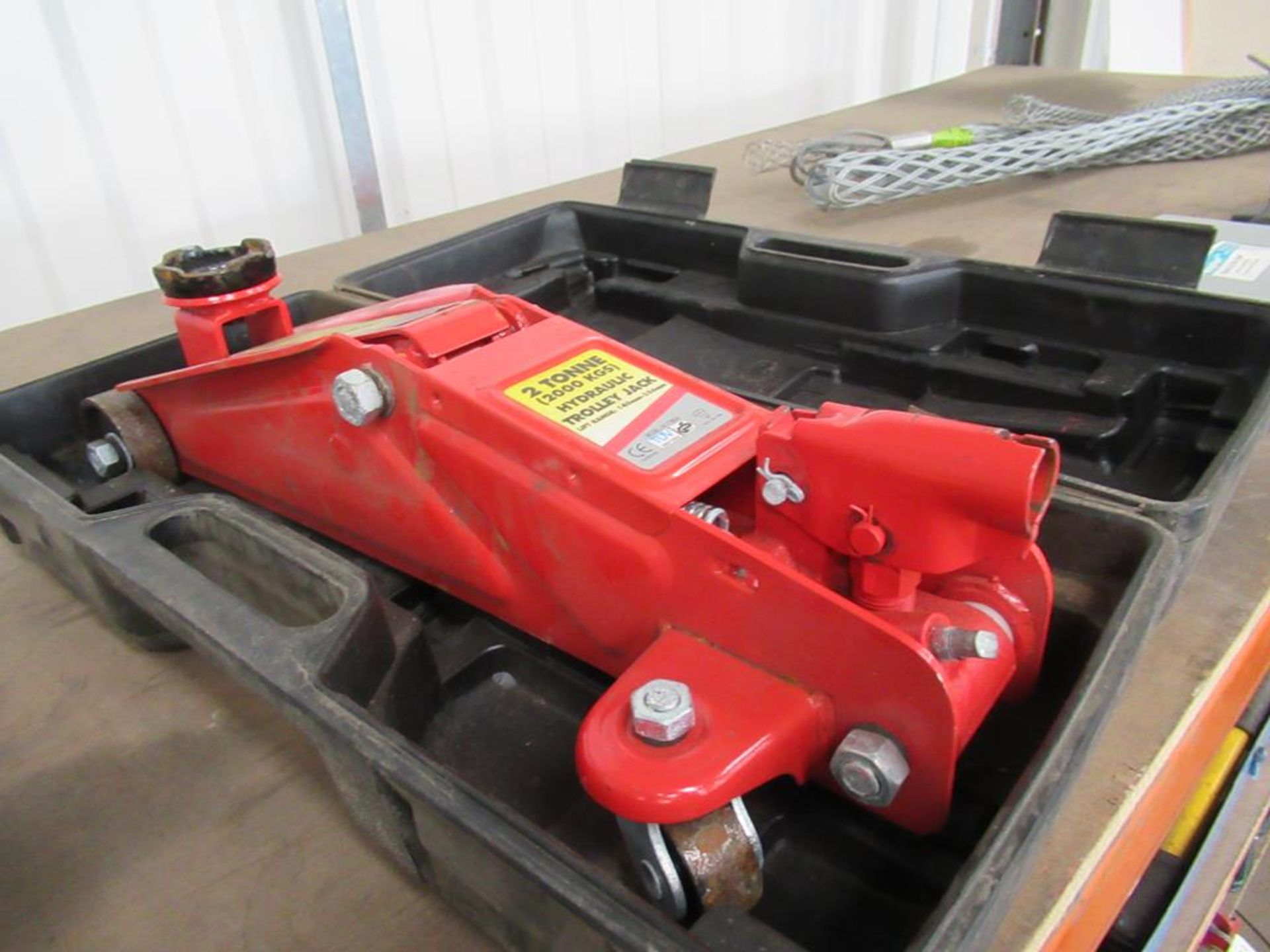 2000kg hydraulic trolley jack - Image 3 of 3