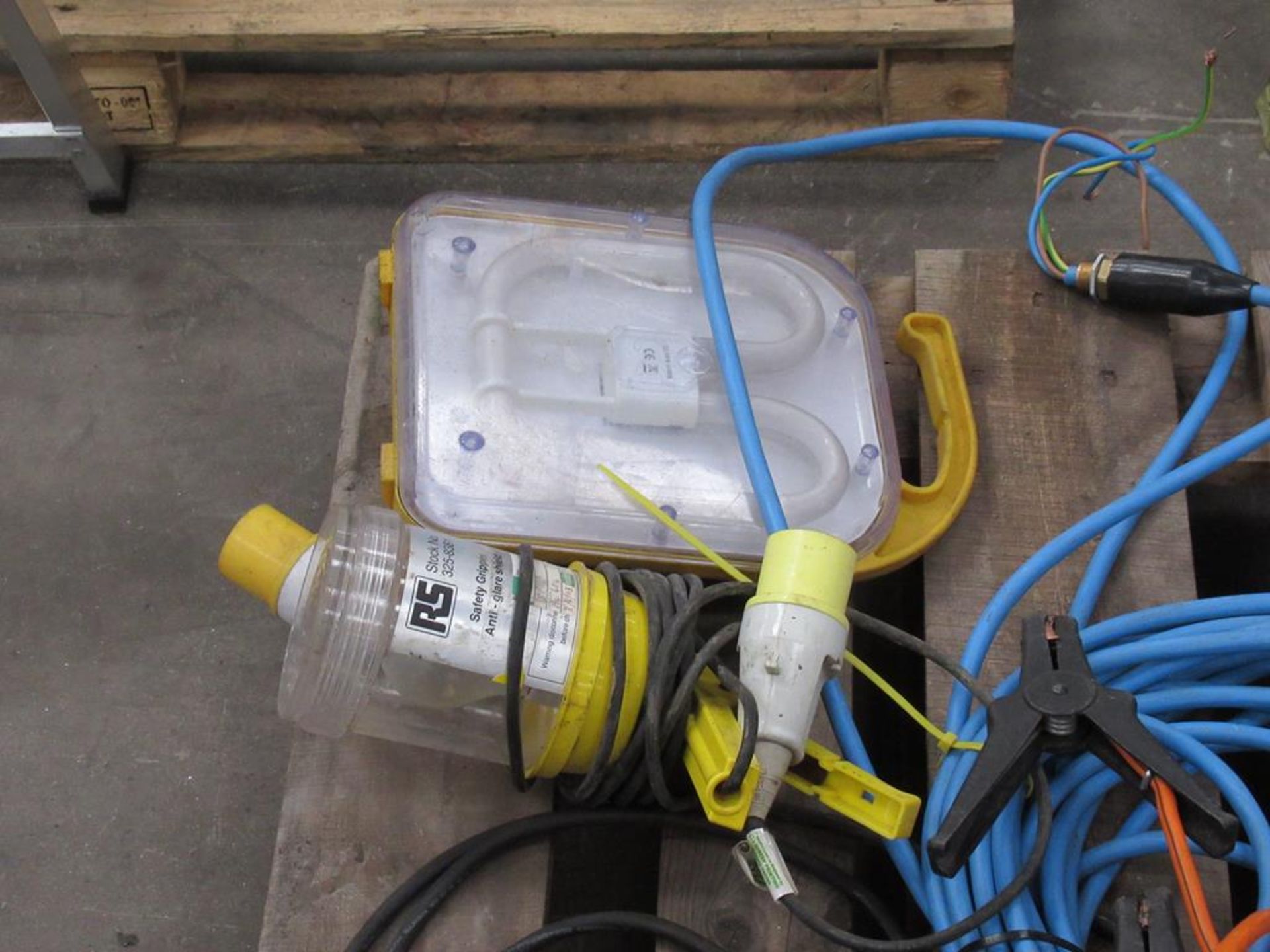 Contents of a Pallet including 3 110 Volt Extensions, 110 Volt Splitters, Various Lights etc - Image 3 of 7