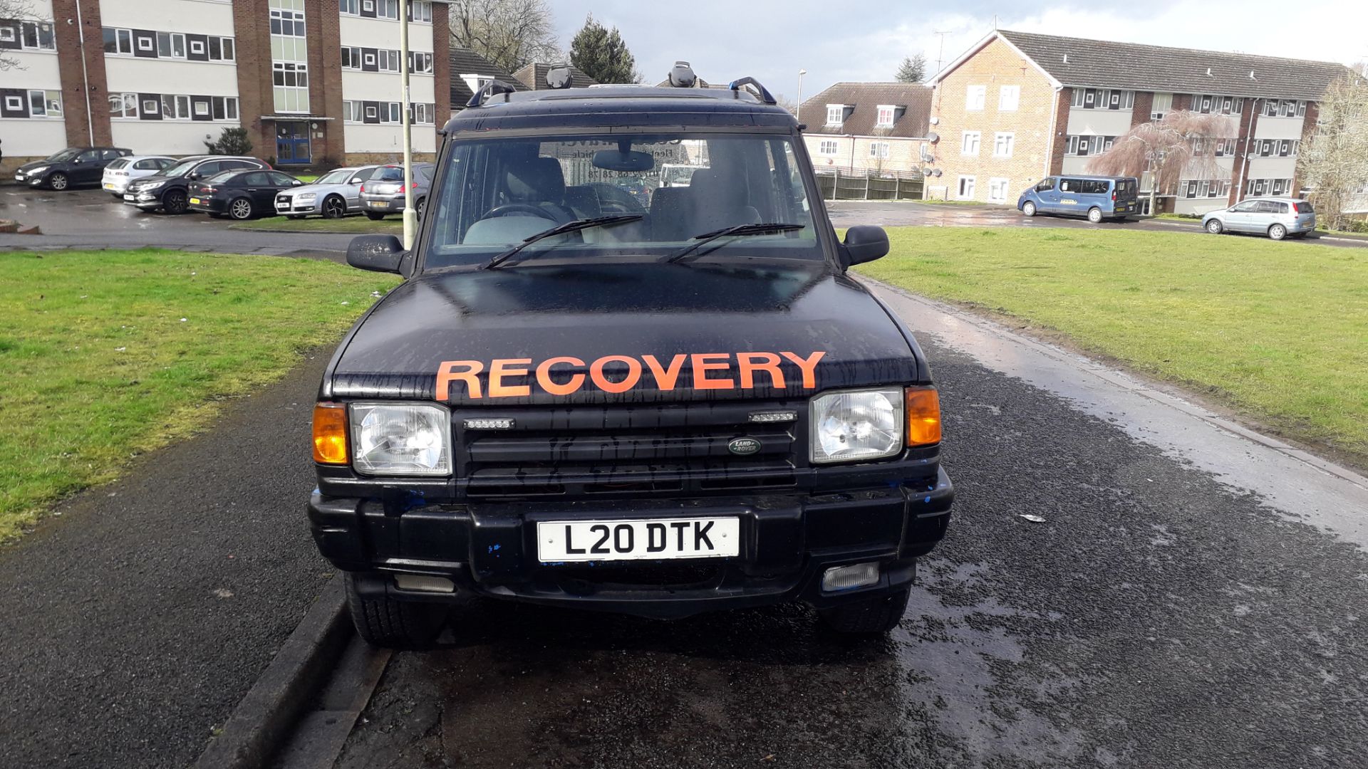 Land Rover Discovery 4.0 ES V8 Auto Petrol, regist - Image 2 of 28