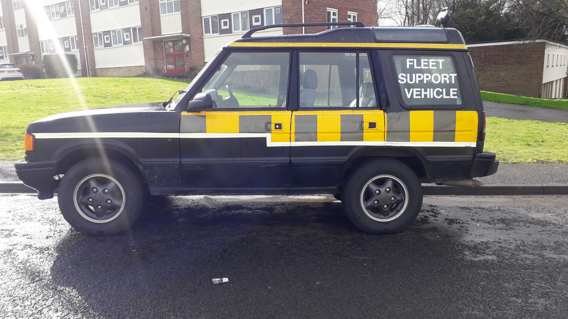 Land Rover Discovery 4.0 ES V8 Auto Petrol, regist - Image 4 of 28