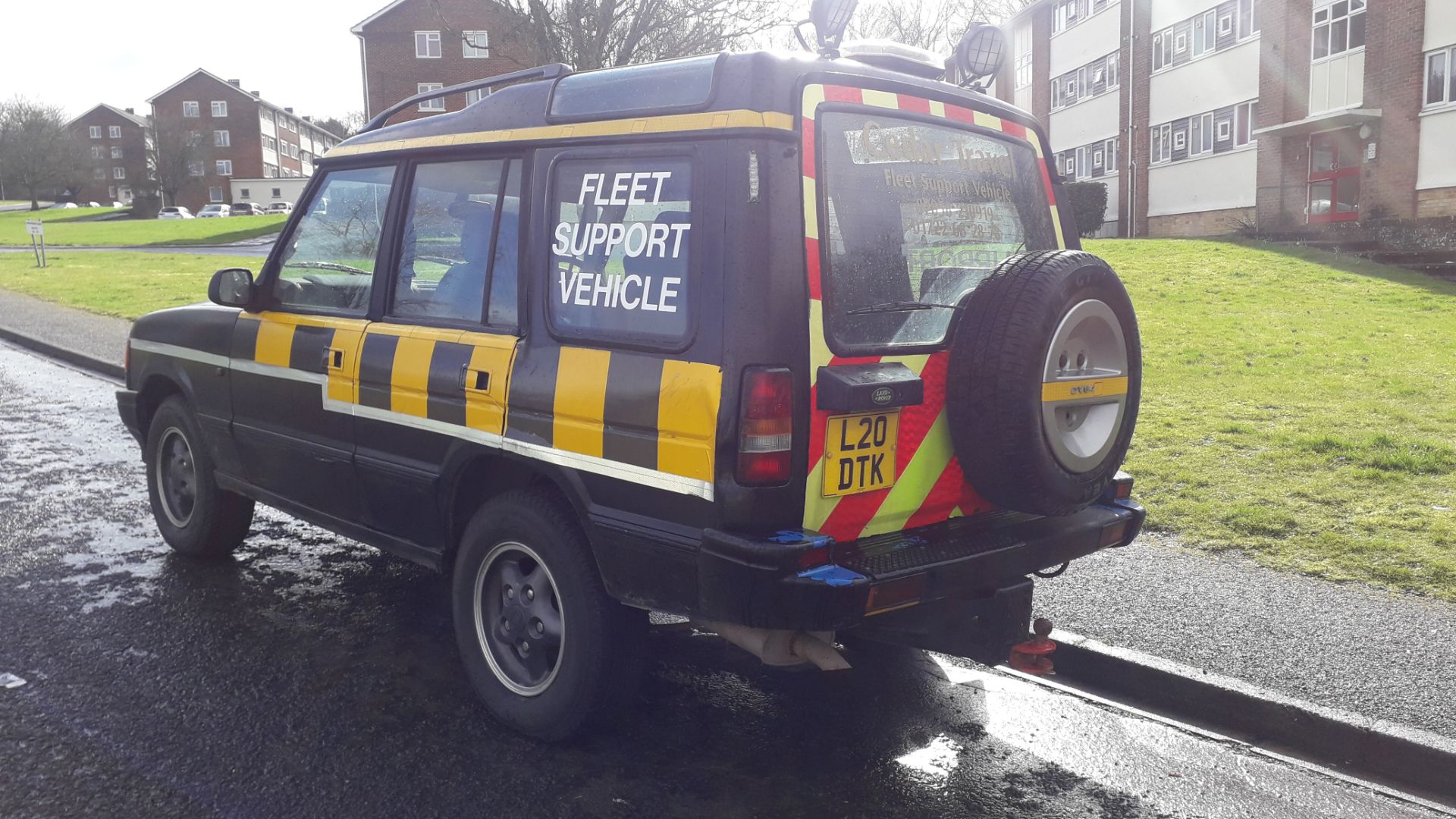 Land Rover Discovery 4.0 ES V8 Auto Petrol, regist - Image 5 of 28