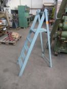 5x Rung Painted Wooden Ladders