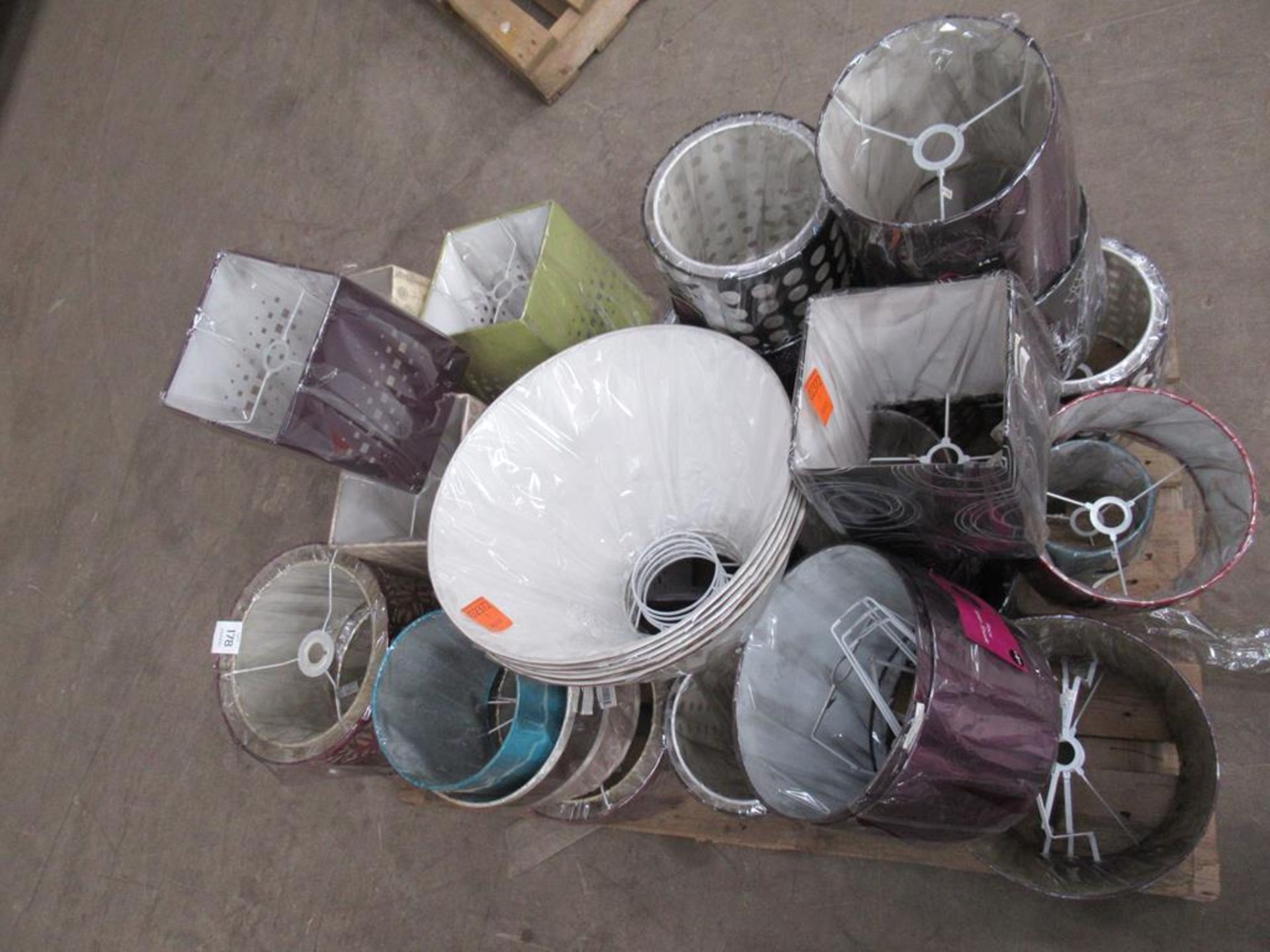 Pallet of approx 35x Lamp Shades - Image 5 of 8