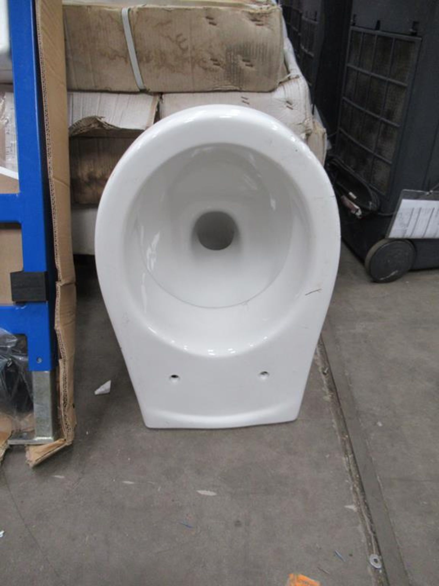Concealed toilet kit, including ceramic pan (boxed) - Image 3 of 4