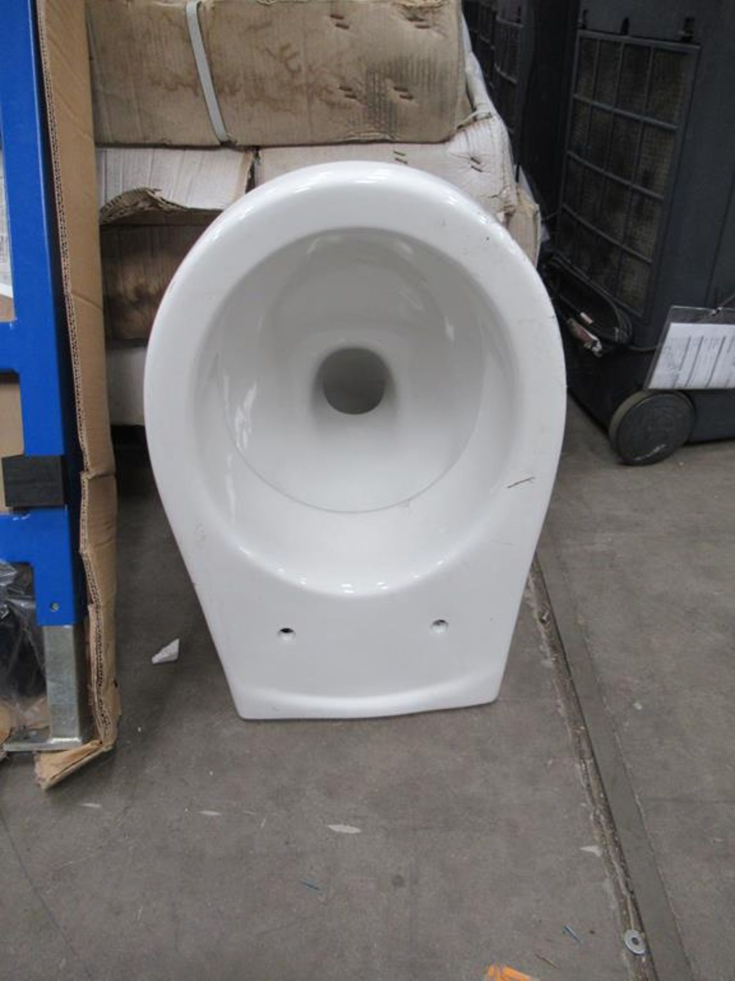 Concealed toilet kit, including ceramic pan (boxed) - Image 3 of 4