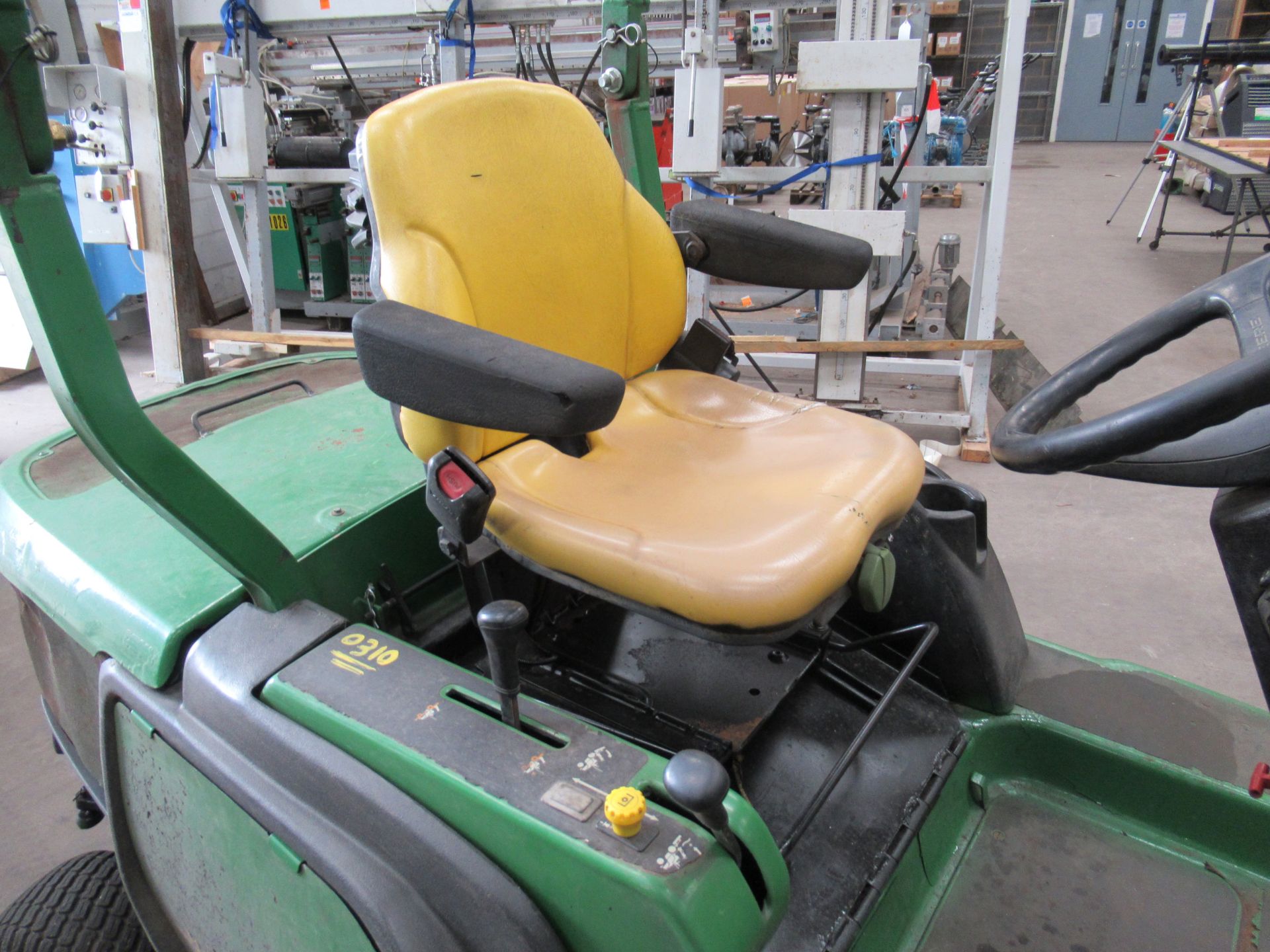 John Deere F1400 Ride on Lawnmower - Image 11 of 25