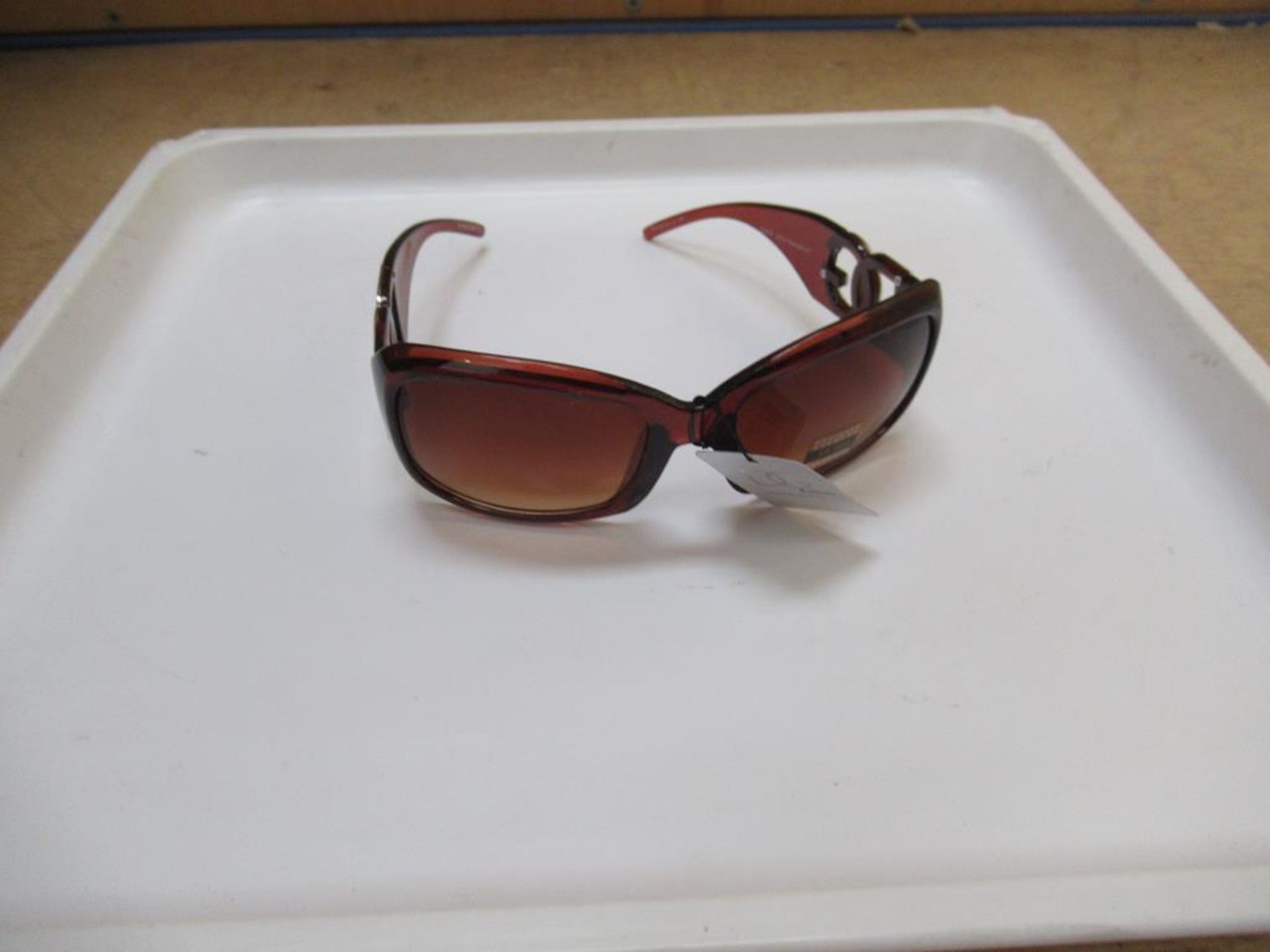 Approx 180 x DG Studio Pro X100 Designer Sunglasses - Image 3 of 3