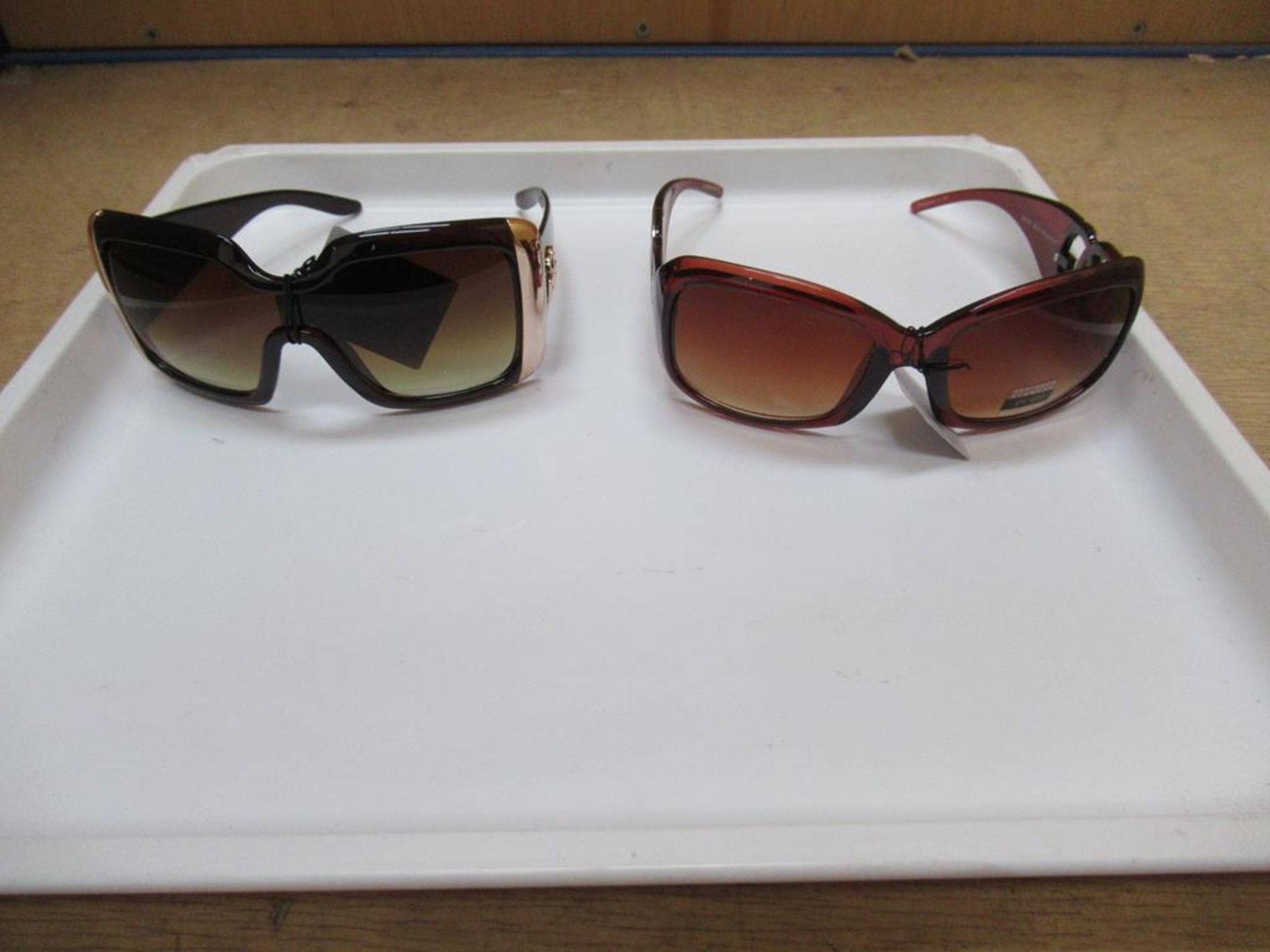 Approx 400 x Various Gucineri Designer Sunglasses - Image 2 of 4