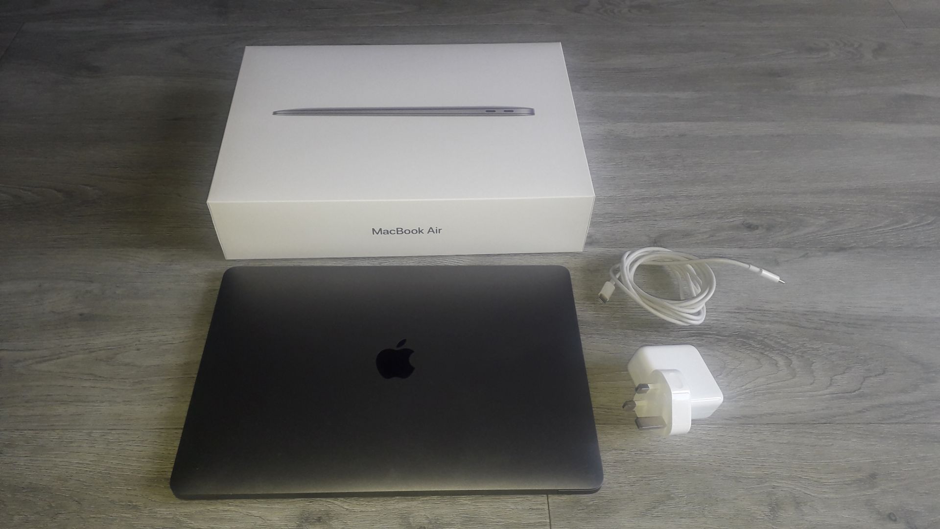 Apple MacBook Air, 13" Retina True Tone (2019), 1.