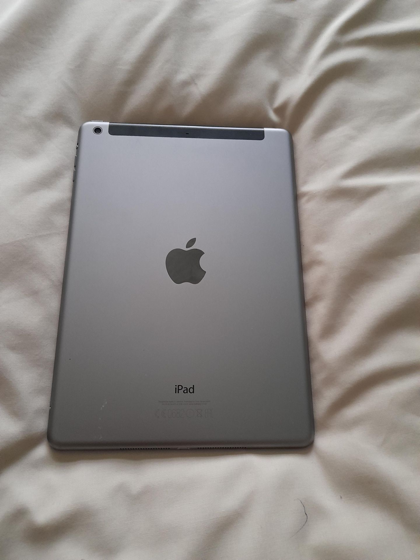 Apple iPad Air, 16GB, Model A1475, Serial Number D - Image 4 of 6