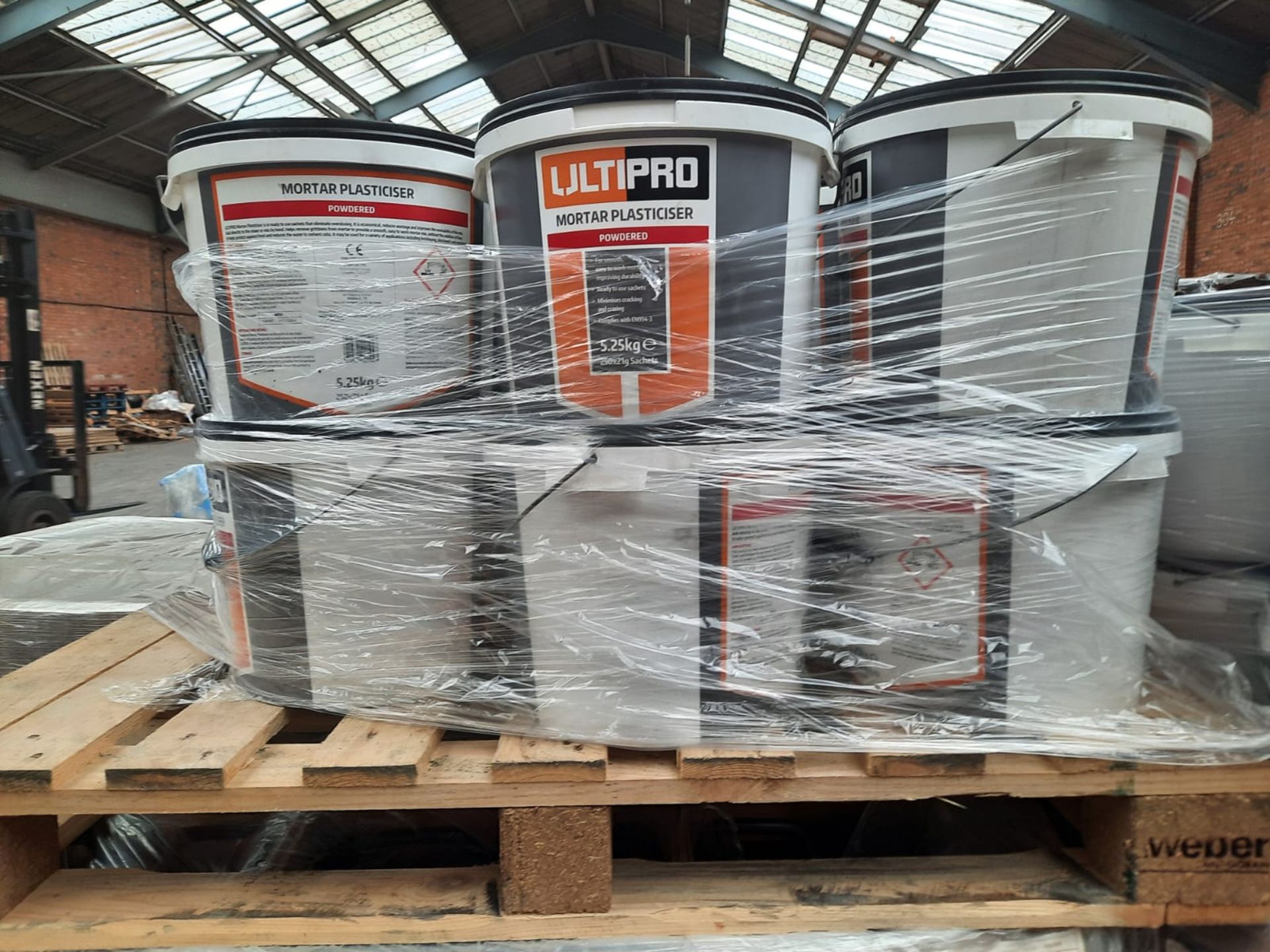 PALLET OF 50 NEW 5.25KG TUBS OF ULTIPRO MORTAR PLASTICISER - POWDERED - FOR SMOOTH, EASY TO WORK - Image 2 of 3