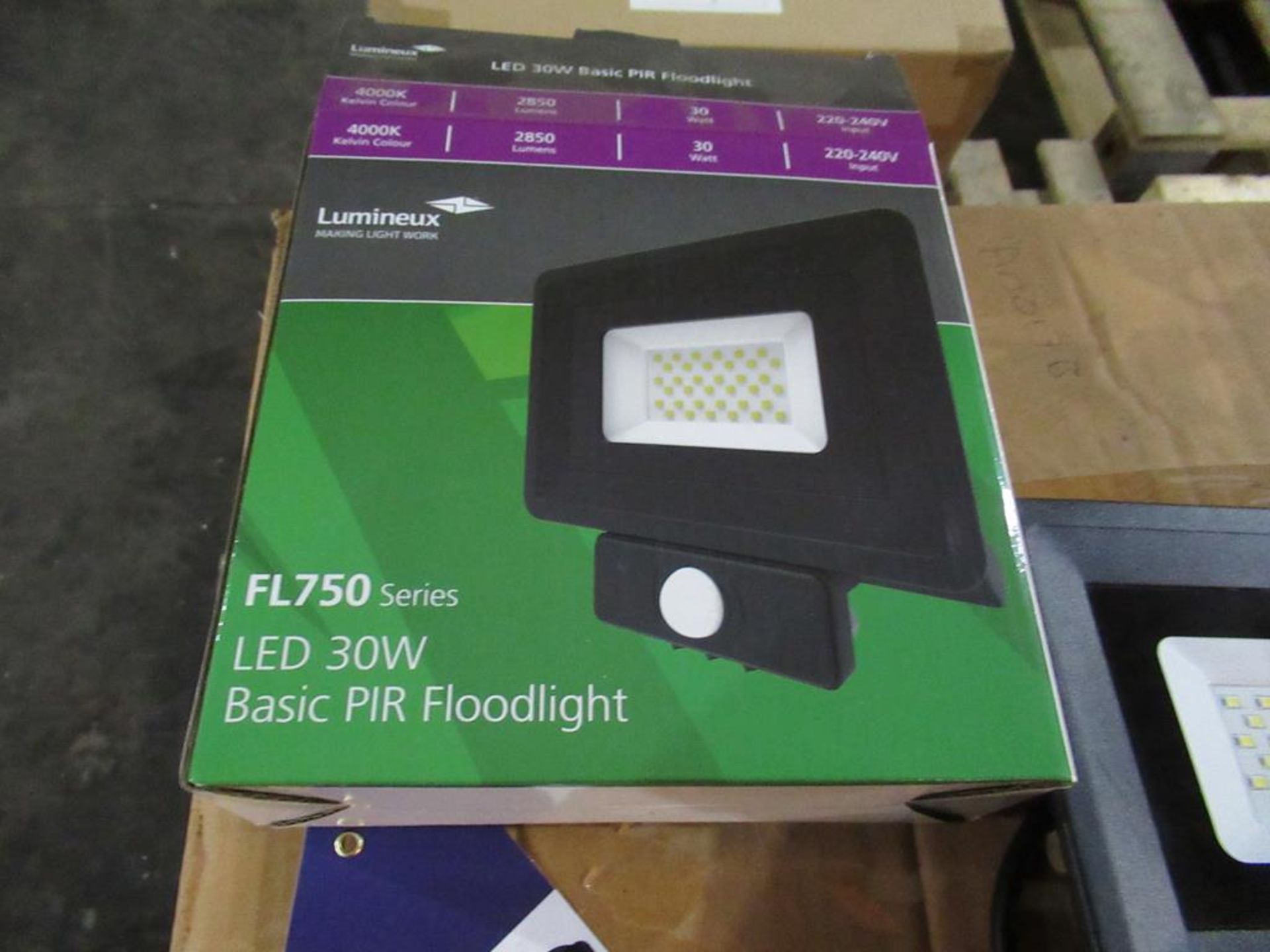 40 x LED 30W PIR Floodlight 4000K 220-240V Input OEM Trade Price £1112 - Image 4 of 4