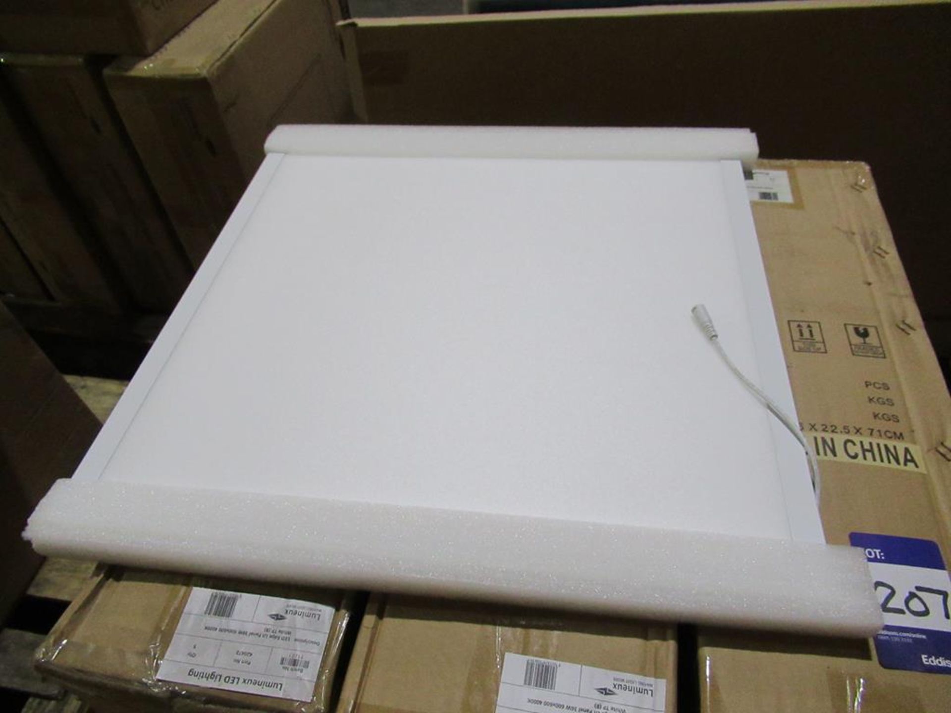 15 x Lumineux LED 32W Edge Lit Panel 600x600 6000K White TP(a) OEM Trade Price £ 390 - Image 3 of 3