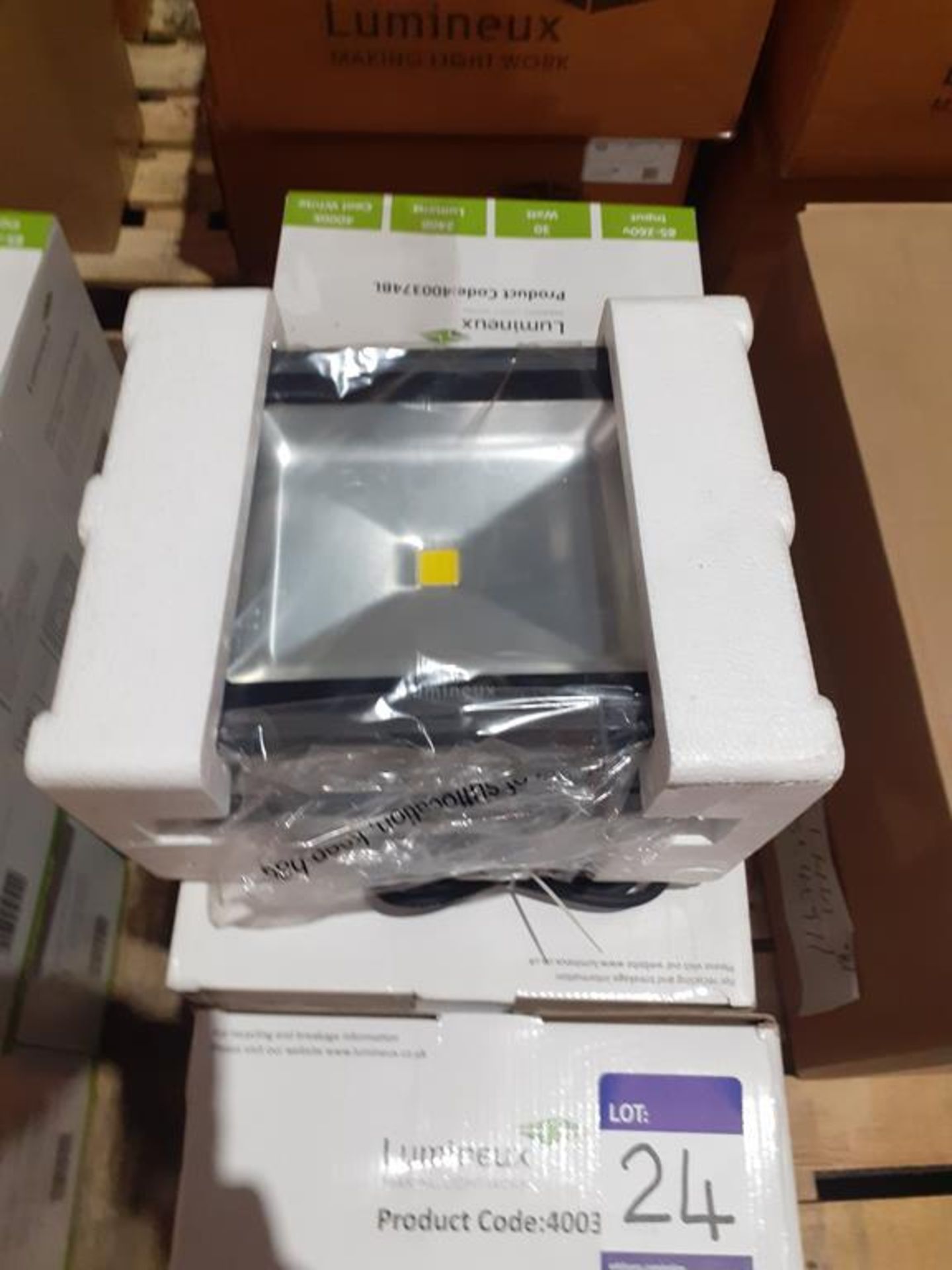 10 x 30W Floodlight 4000K 85-265V 2400lm OEM Trade Price £ 230 - Image 3 of 3