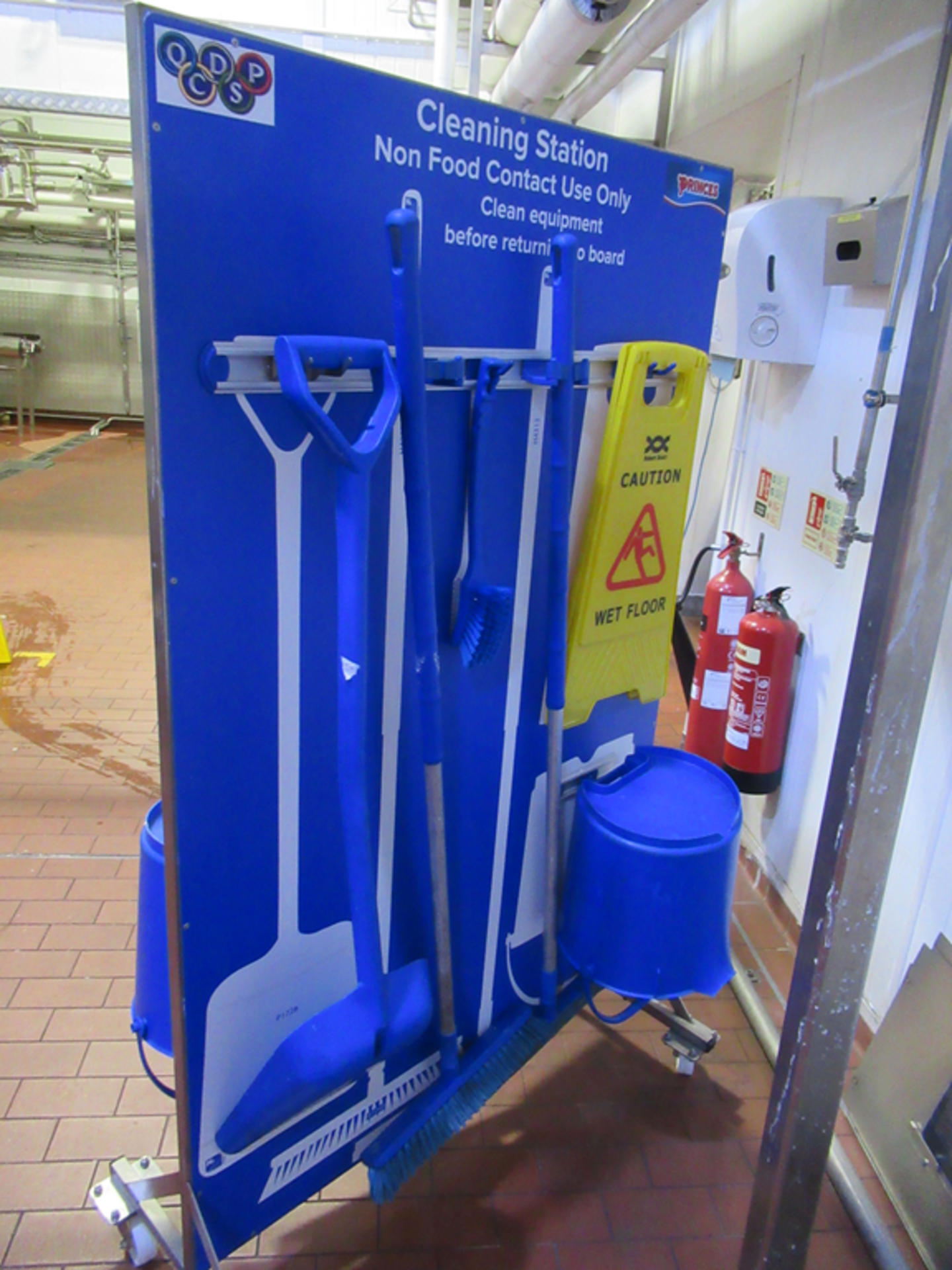 Mobile Double Sided Cleaning Station - Image 2 of 2