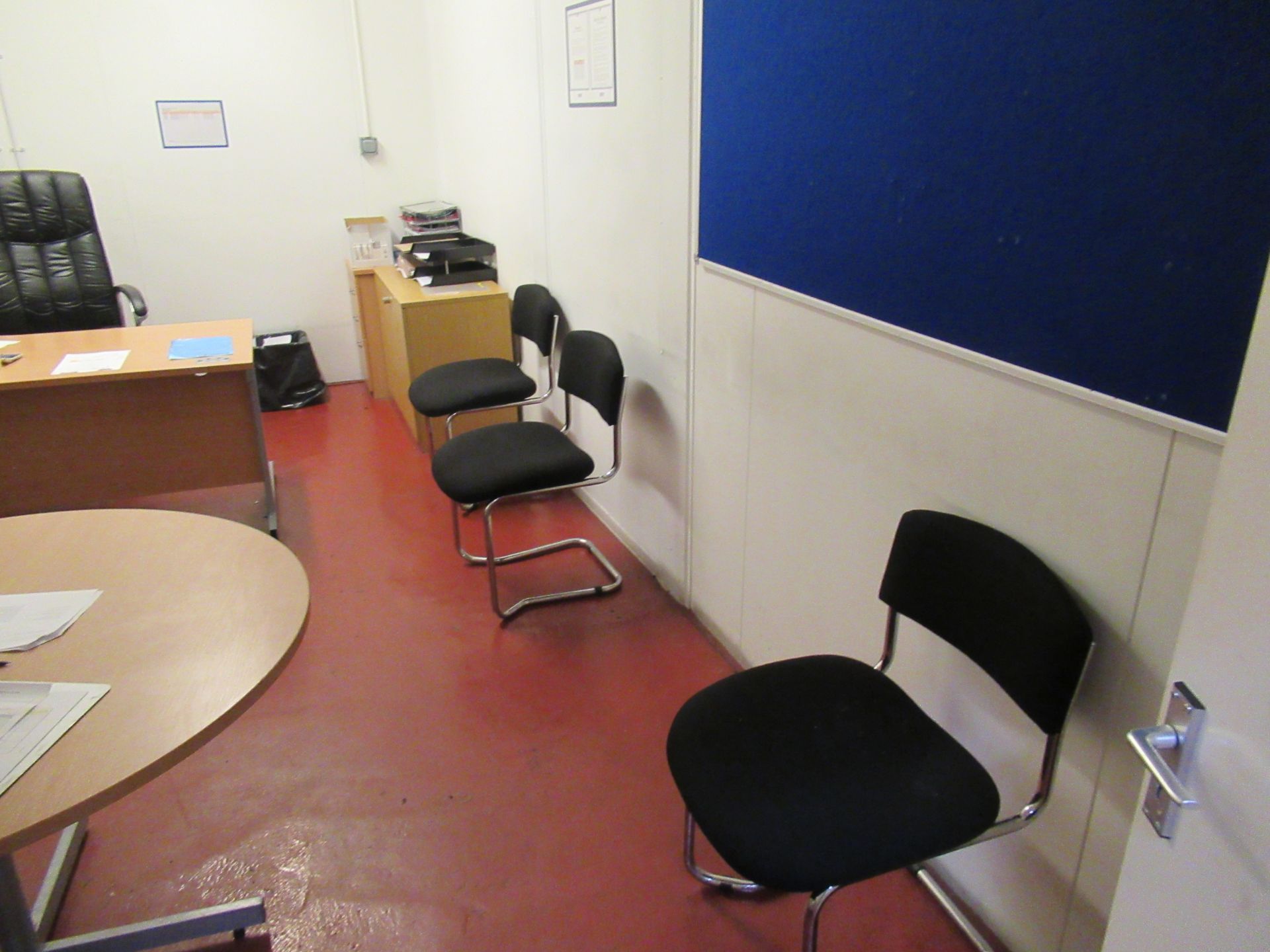 Content of the office to include 2 x various desks, 6 x chairs, mobile office chair. - Image 4 of 5