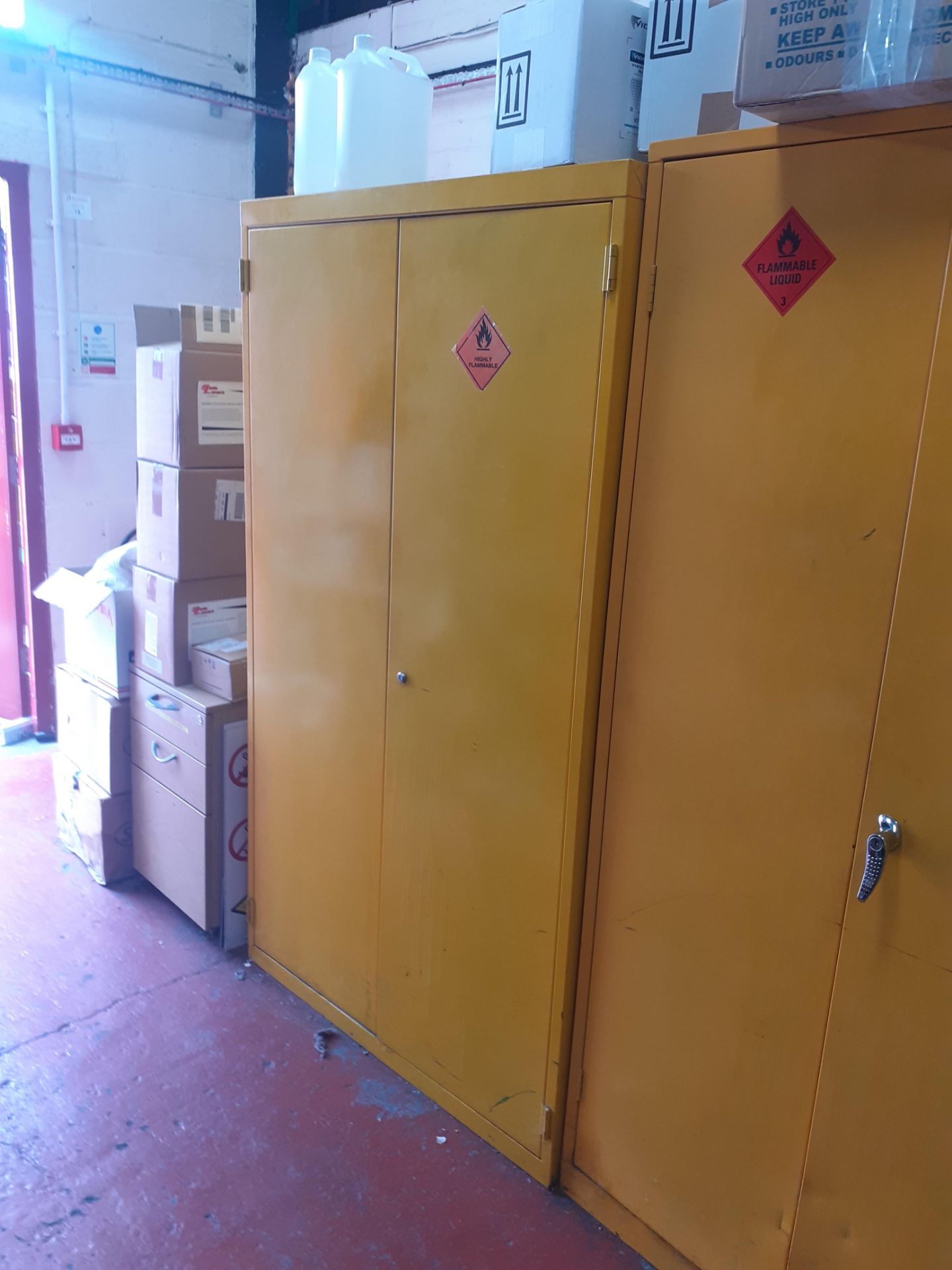 2 x Two Door Metal Chemical Cabinet, approximate dimensions: 910mm x 460 x 1830 and 1000mm x 500 x 1 - Image 3 of 3