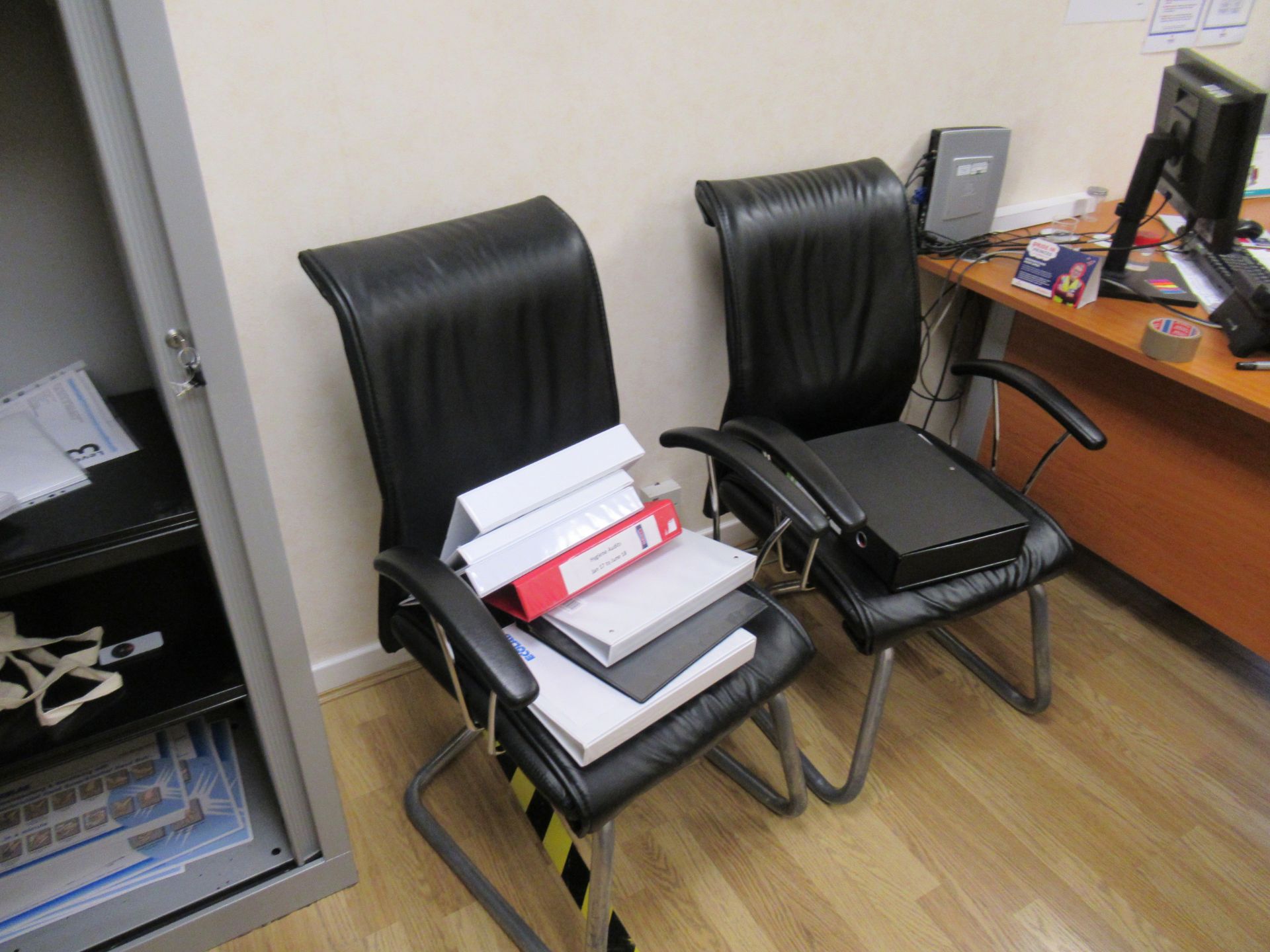 Content of the office to include 2 x meeting chairs, office desk, mobile office chair. - Image 2 of 3