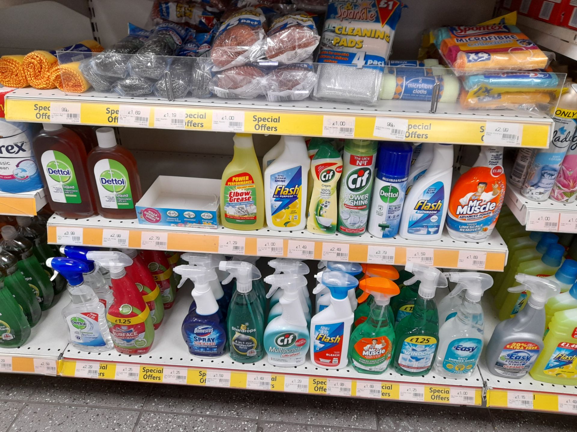 Large quantity of assorted household products to 4 x bays of shop racking, to include toilet - Image 8 of 18