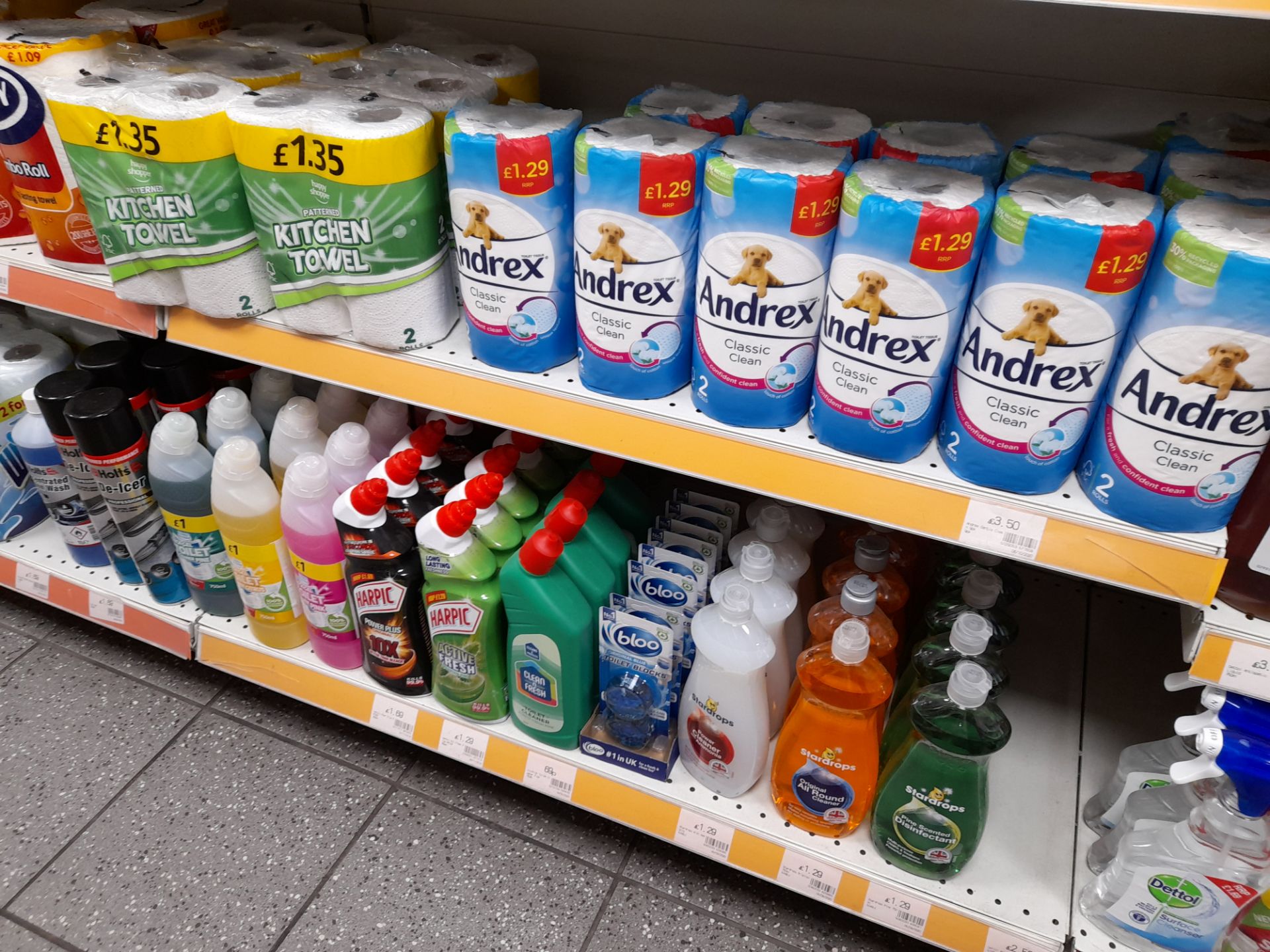 Large quantity of assorted household products to 4 x bays of shop racking, to include toilet - Image 11 of 18