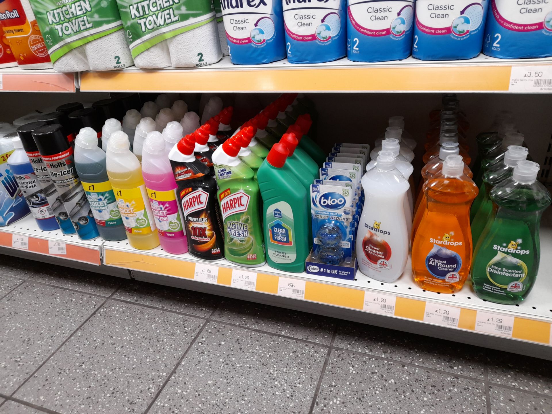 Large quantity of assorted household products to 4 x bays of shop racking, to include toilet - Image 12 of 18