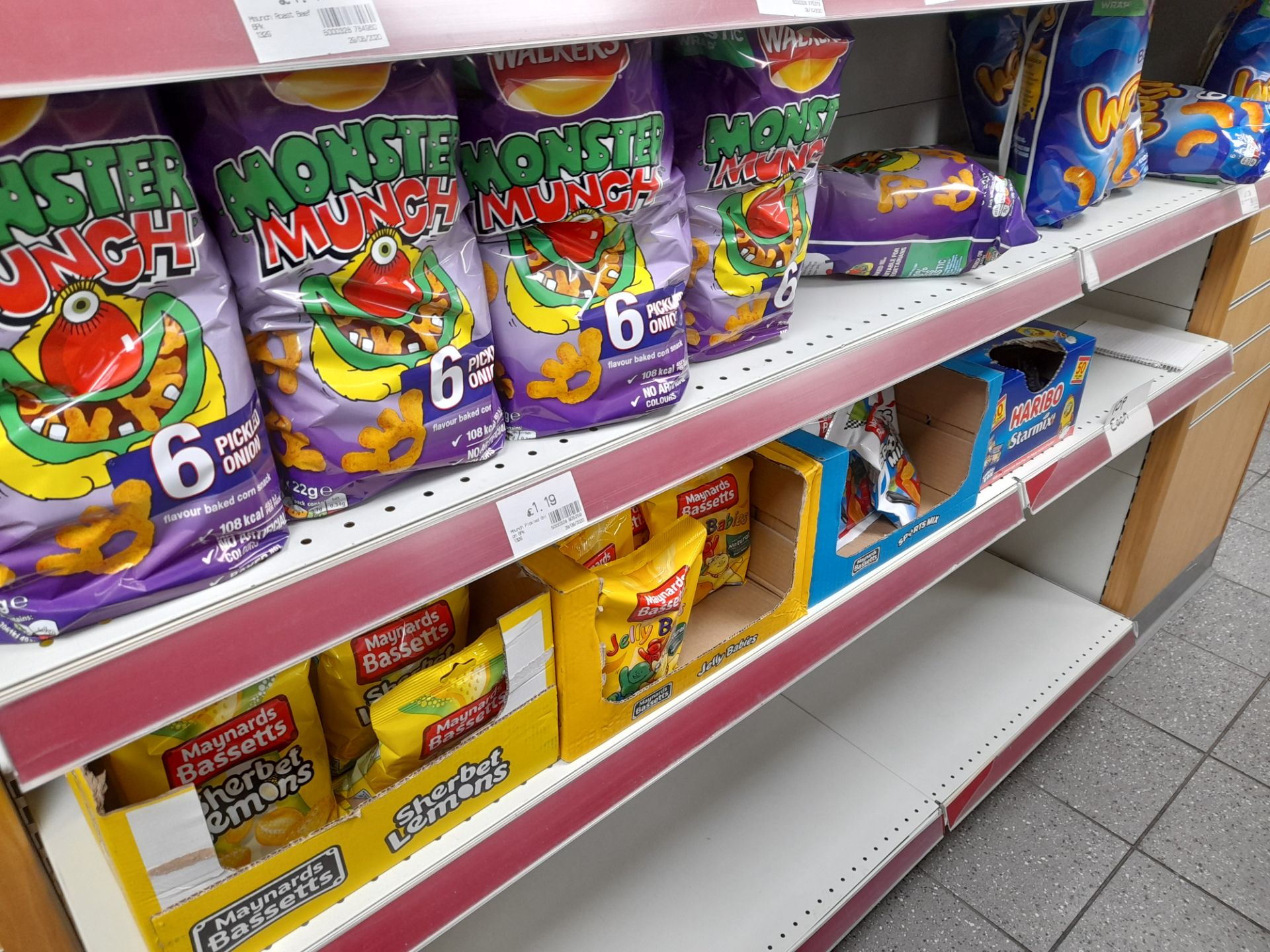 Contents to double sided shop display to include large quantity of assorted confectionary, crisps, - Image 20 of 20