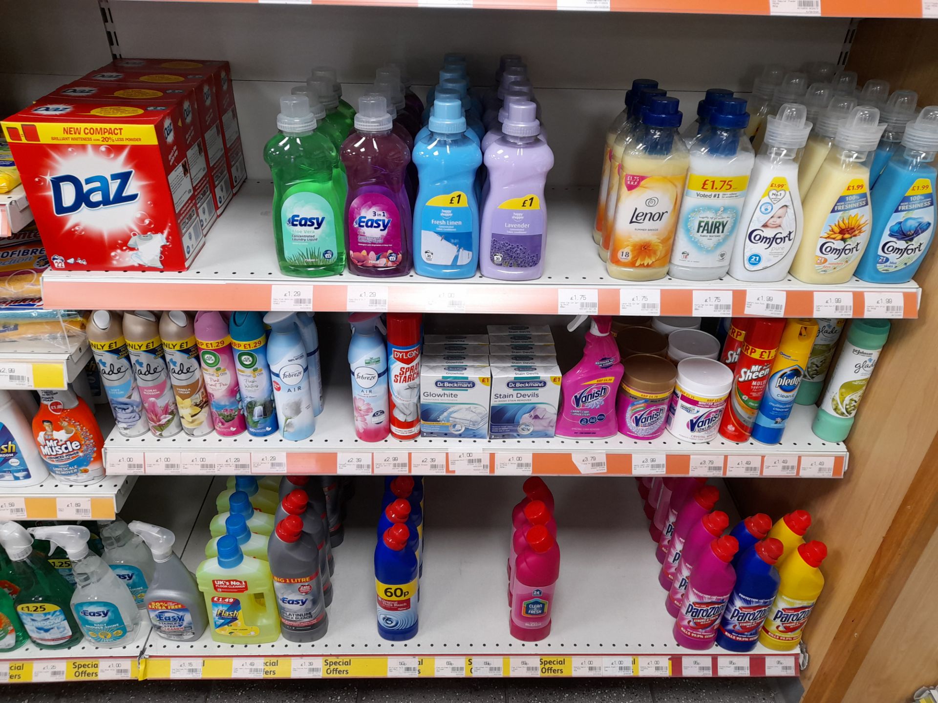 Large quantity of assorted household products to 4 x bays of shop racking, to include toilet - Image 4 of 18