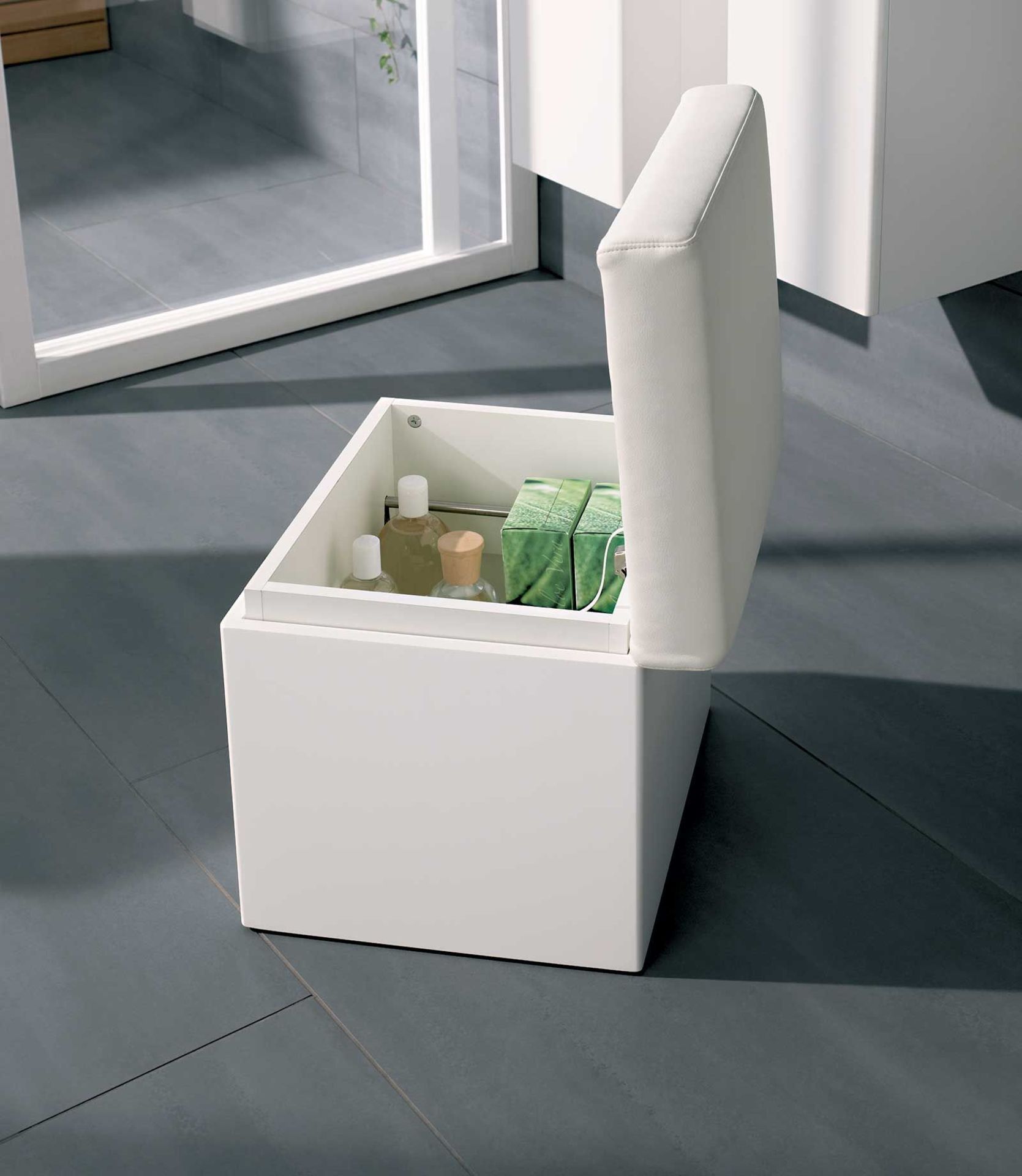 New Twyford White Bathroom Seat With Storage. RRP £254.99.Ta0901Wh. The Twyford White Bathroom