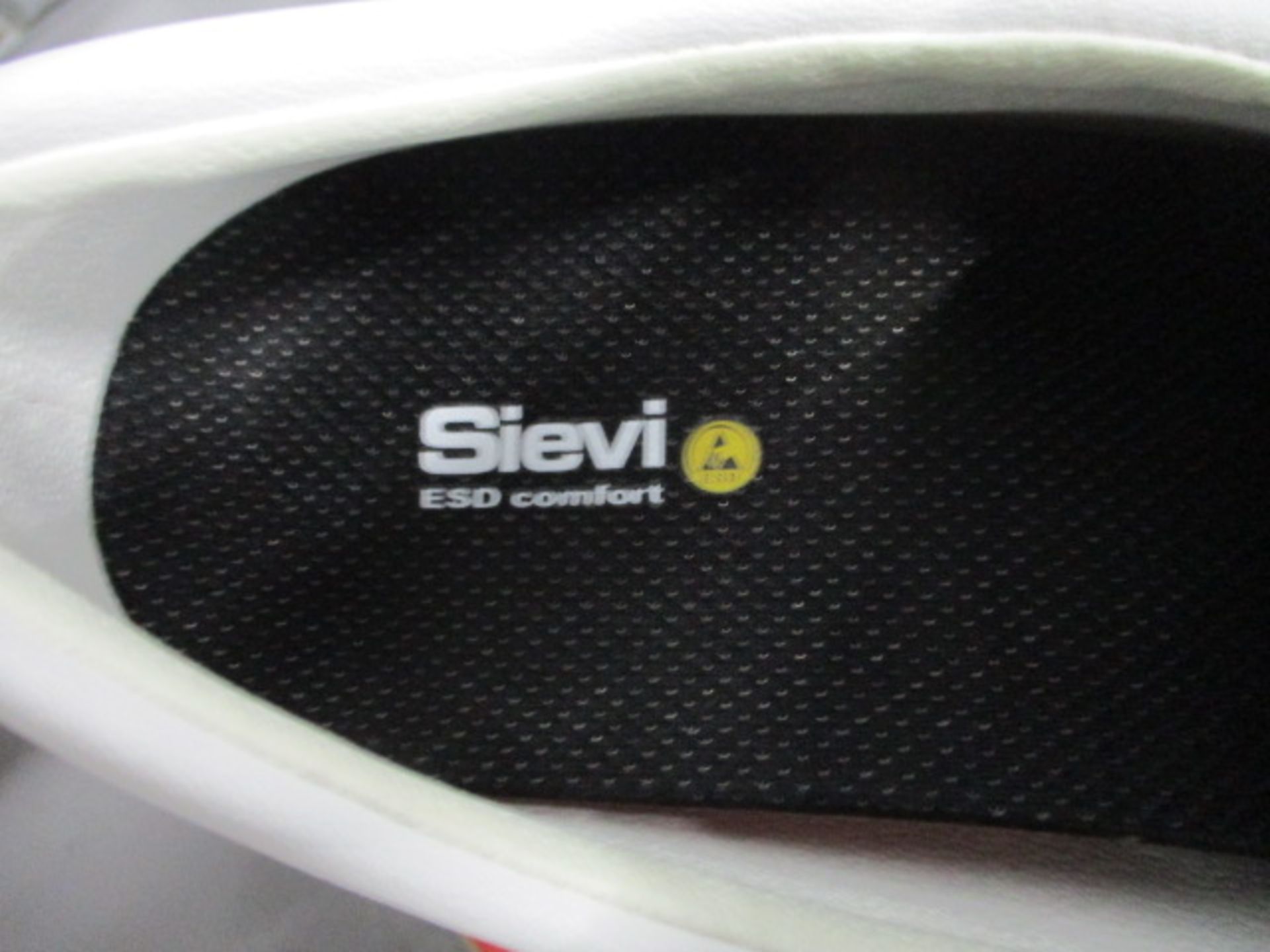 Safety footwear - Image 4 of 6