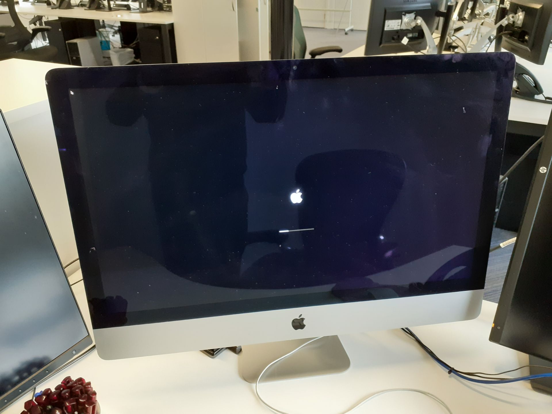 Apple iMac 27” 5K A1419 Computer, 4Ghz, 32Gb, Serial Number DGKRC08XGQ18 (Late 2015) with Keyboard & - Image 2 of 5