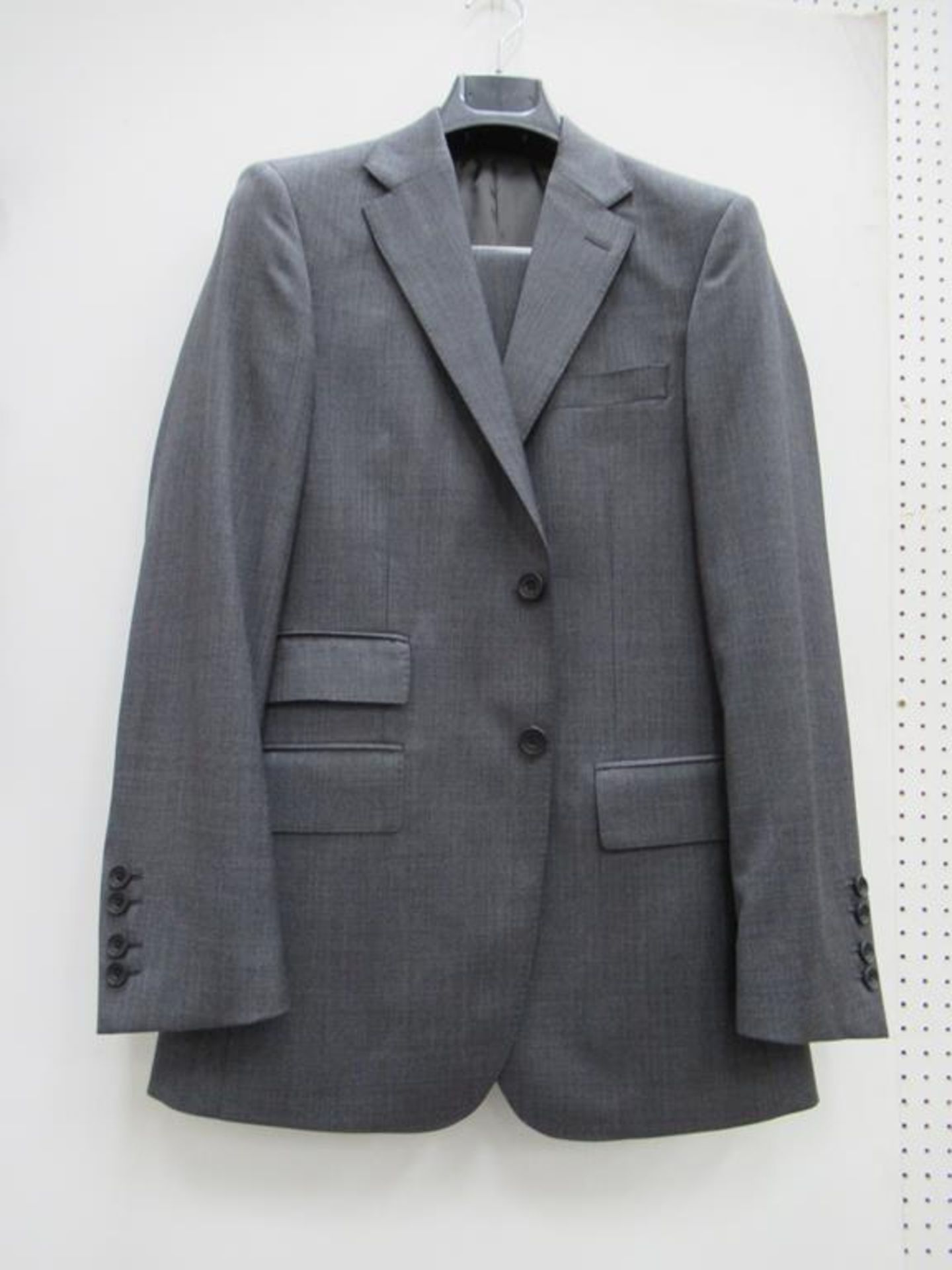 Single breasted three piece suits - Image 2 of 6