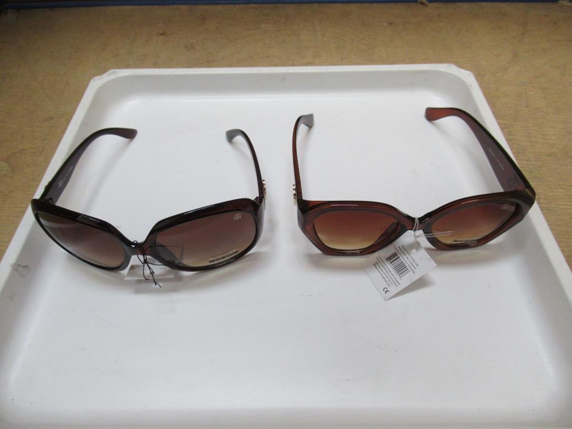 Approx 300 x Various Gucineri Designer Sunglasses - Image 3 of 3