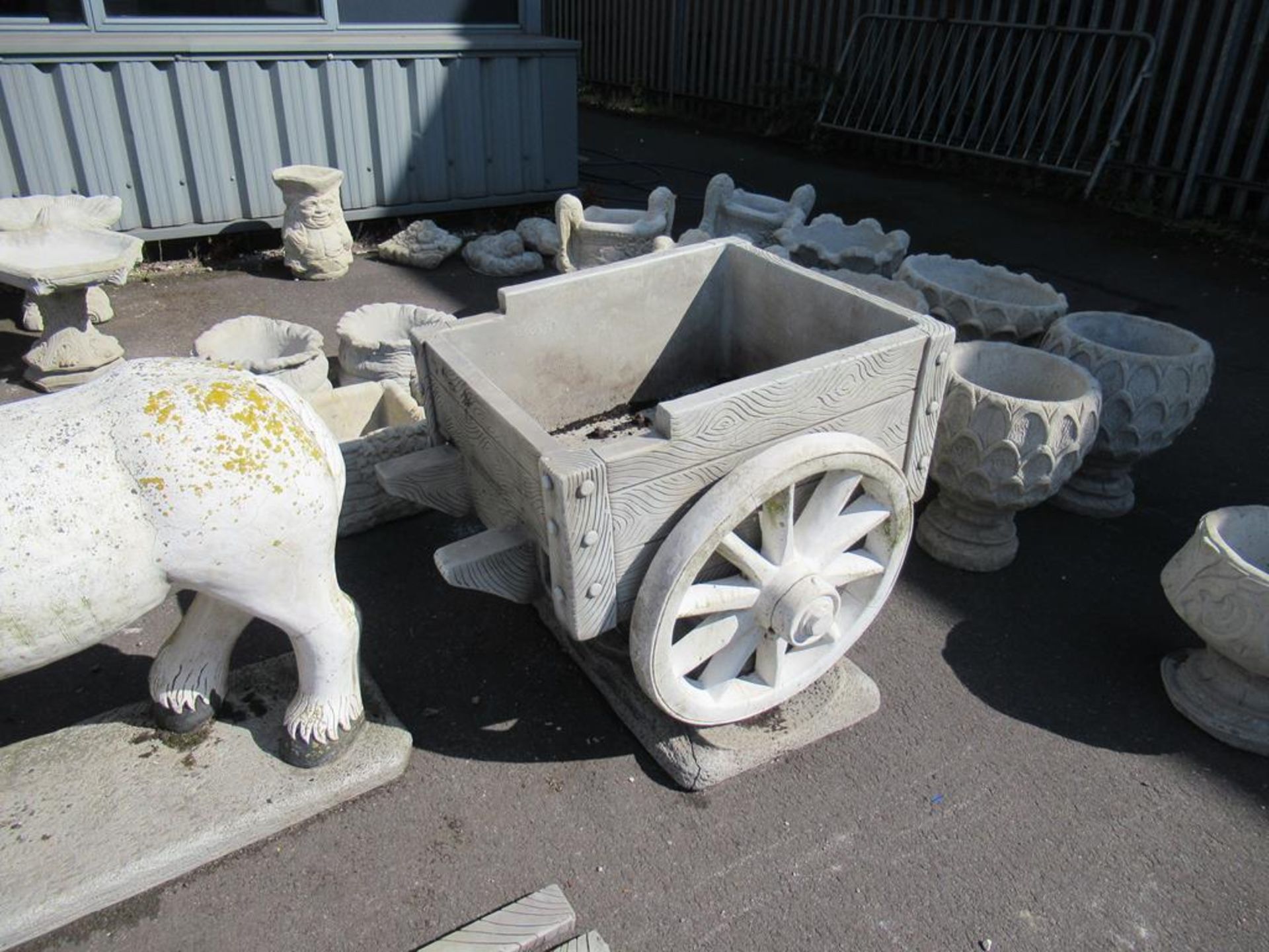 Border stone horse and cart garden ornament - Image 6 of 10