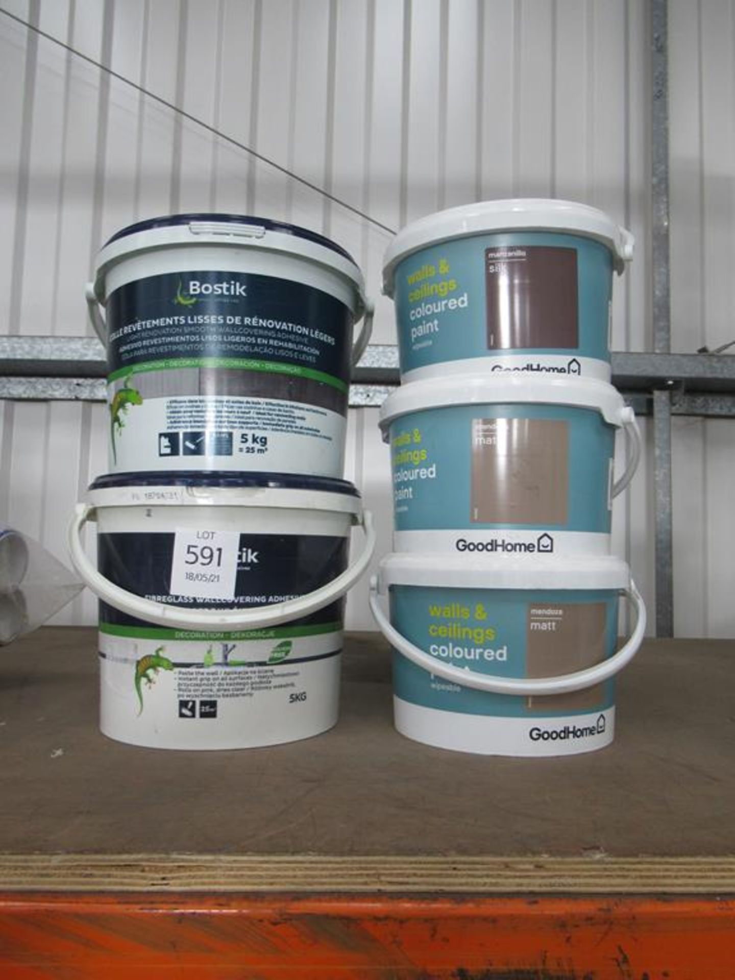 2 x 5kg Bostik fibreglass wall covering adhesive, 2 x 2.5L matt emulsion paint (2 x Mendoza), 1 x 2.