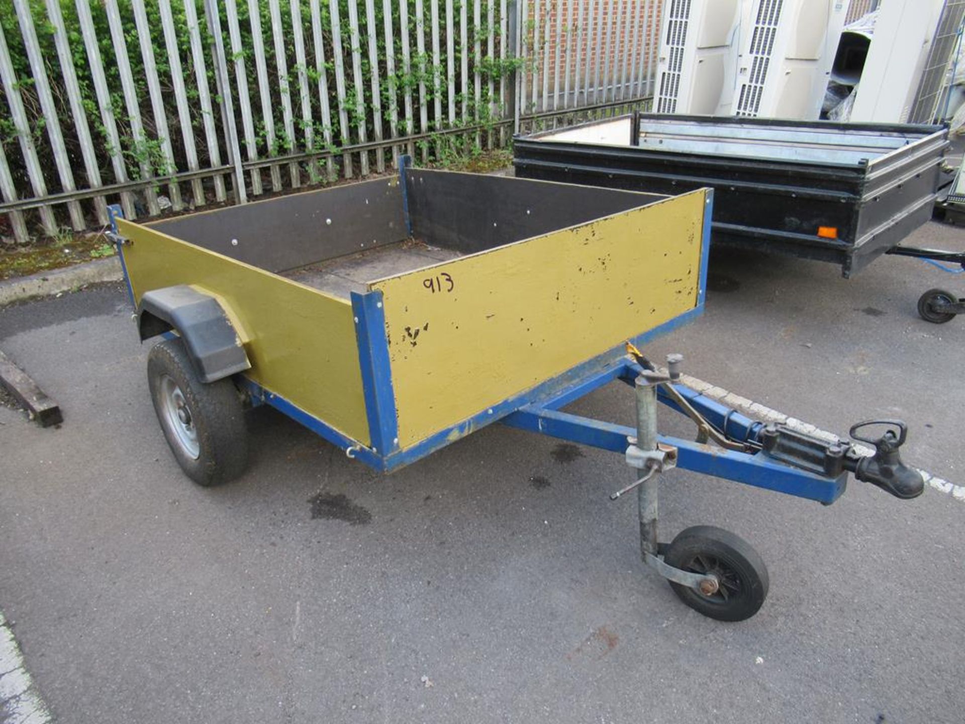 4' x 6' drop door alloy body trailer with legal lights