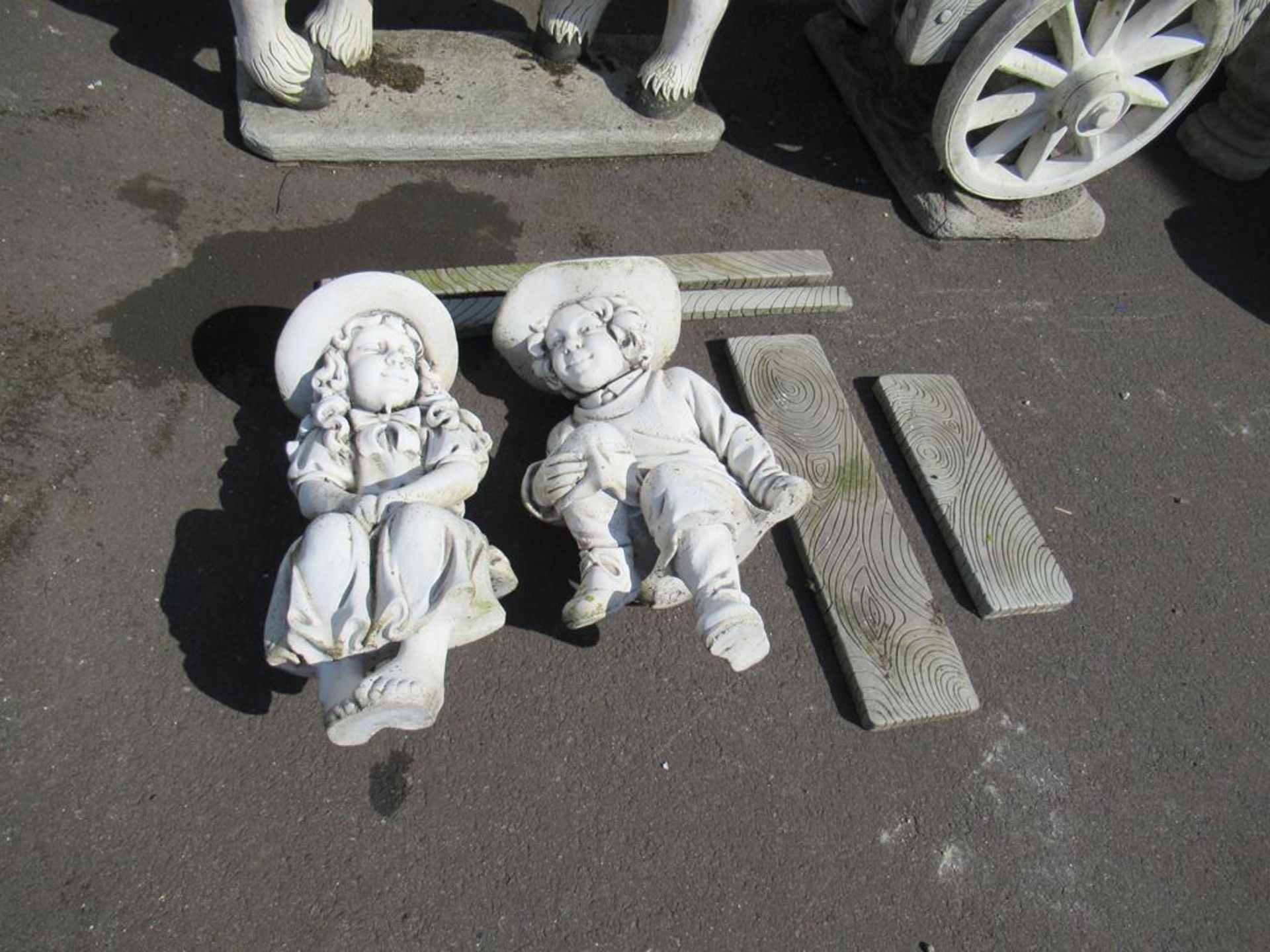 Border stone horse and cart garden ornament - Image 5 of 10