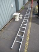 Aluminium roofing ladder (18-rung)