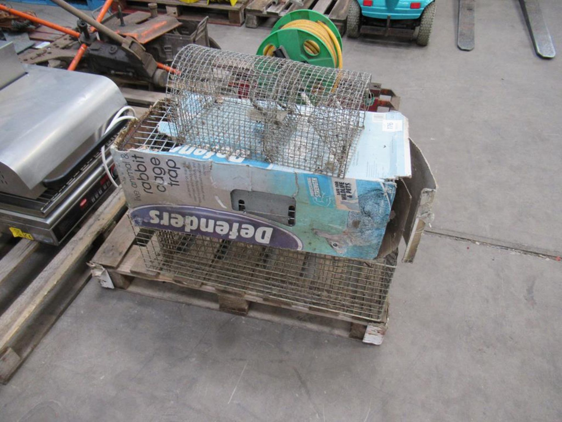 Pallet of animal traps/cages and hose pipes. - Image 3 of 3