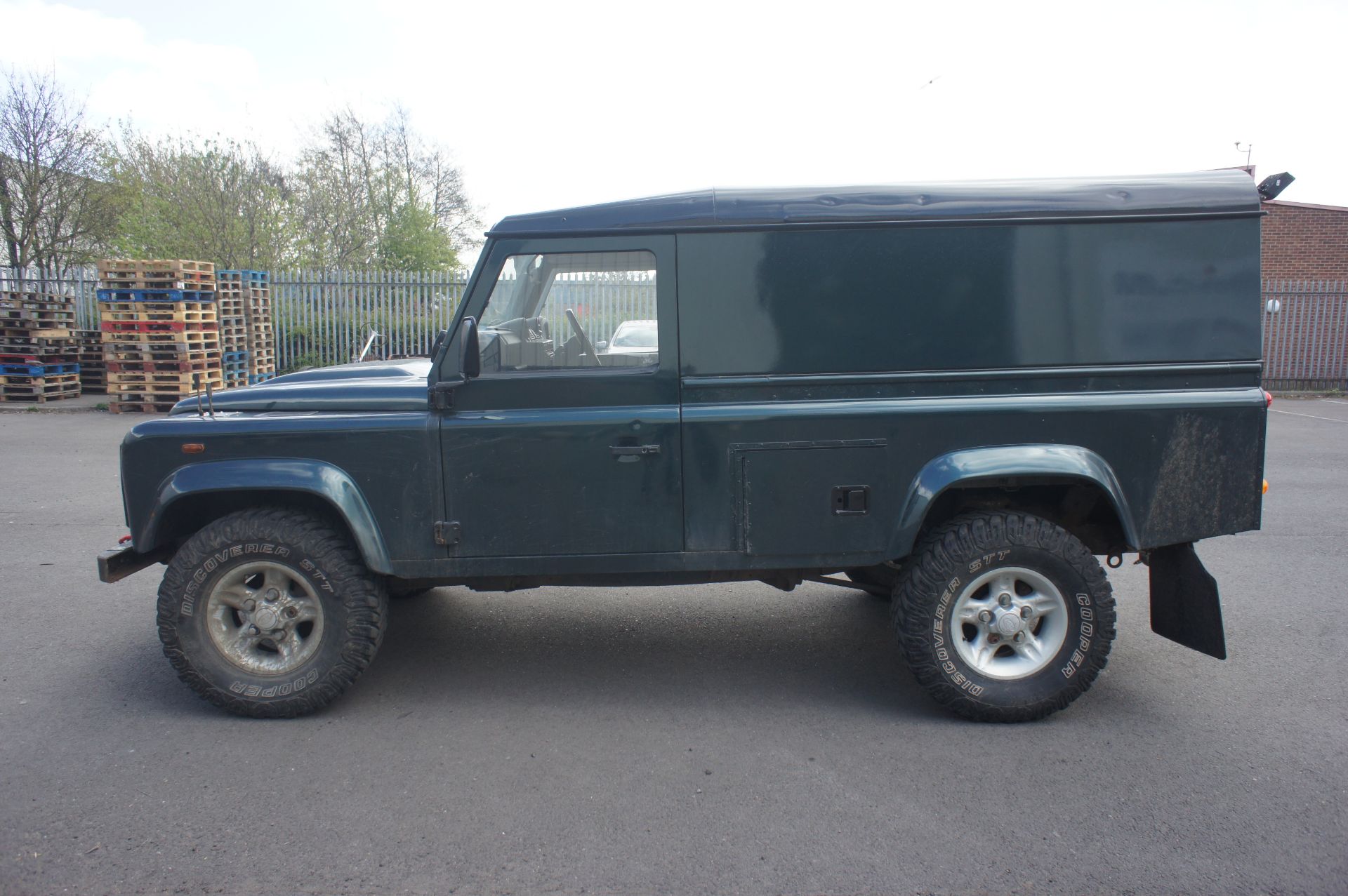 Land Rover Defender 110 Hard Top, 2402cc, 2007, Re - Image 5 of 39