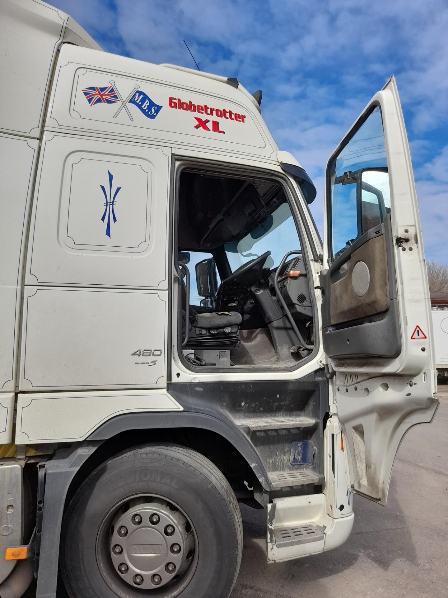 Volvo FH480 Euro 5 Globetrotter XL tractor unit, Reg KV09 WSN, DOR – 06/2009, V5 - TBC, MOT - May - Image 13 of 15