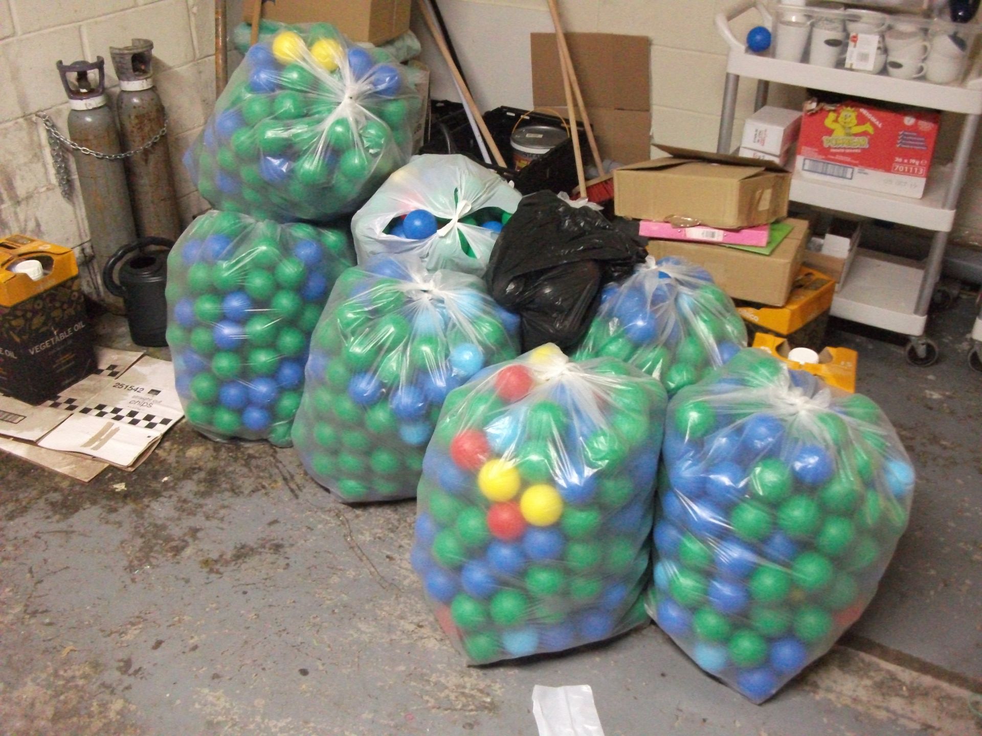Quantity of Plastic Ball Pool Balls to 8 Bags